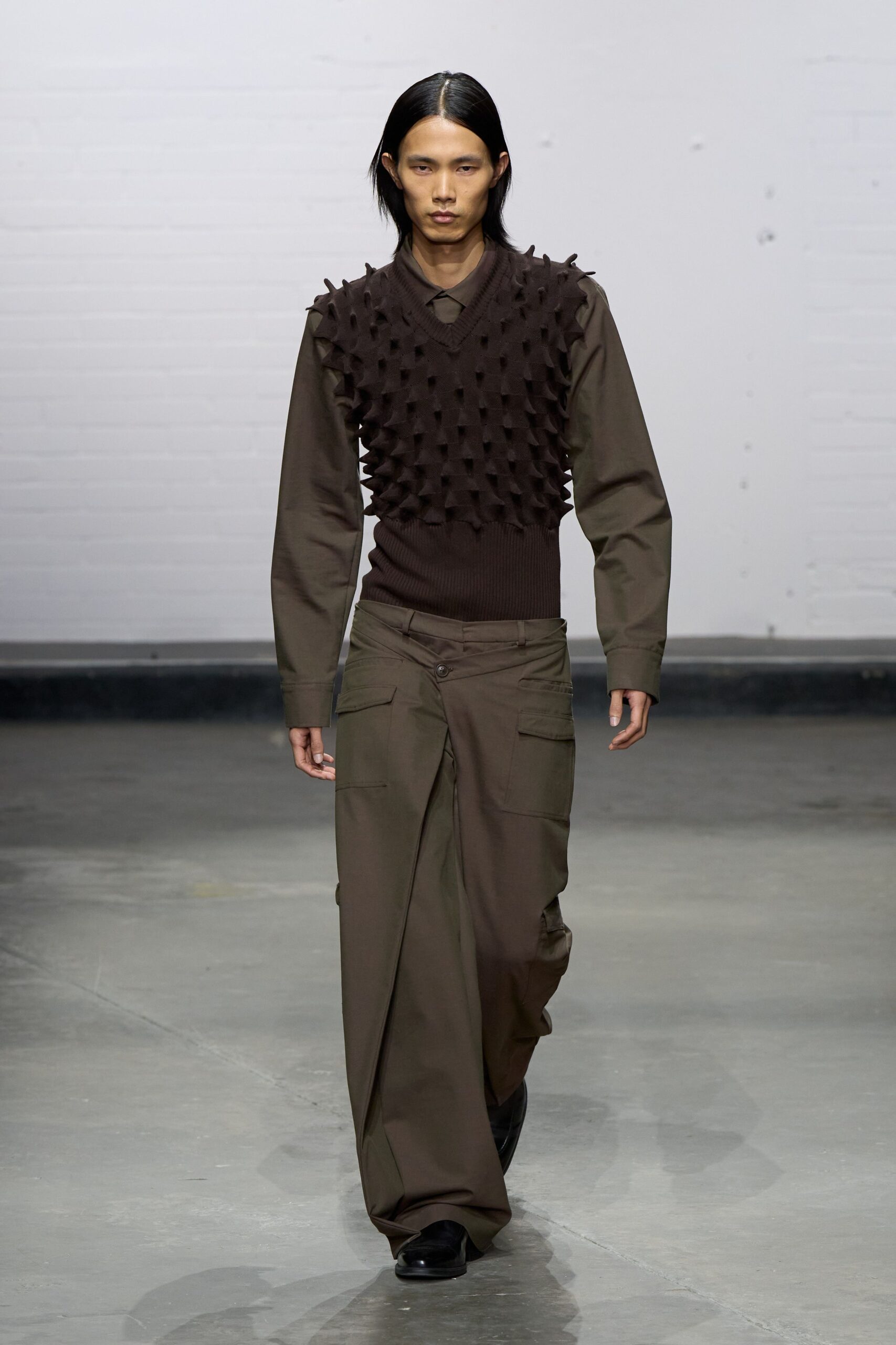 brown cotton relaxed cargo pants