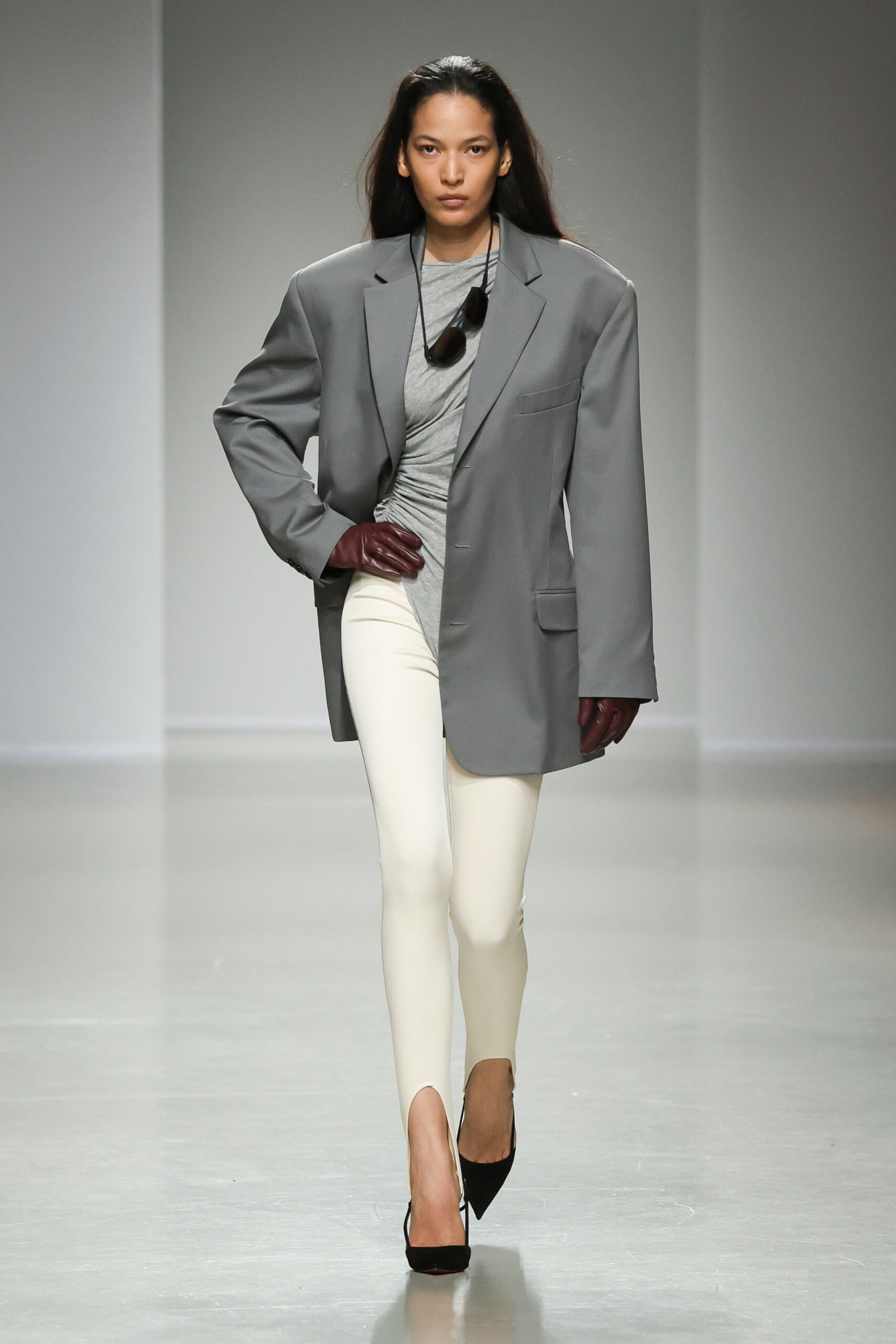 white cotton fitted leggings