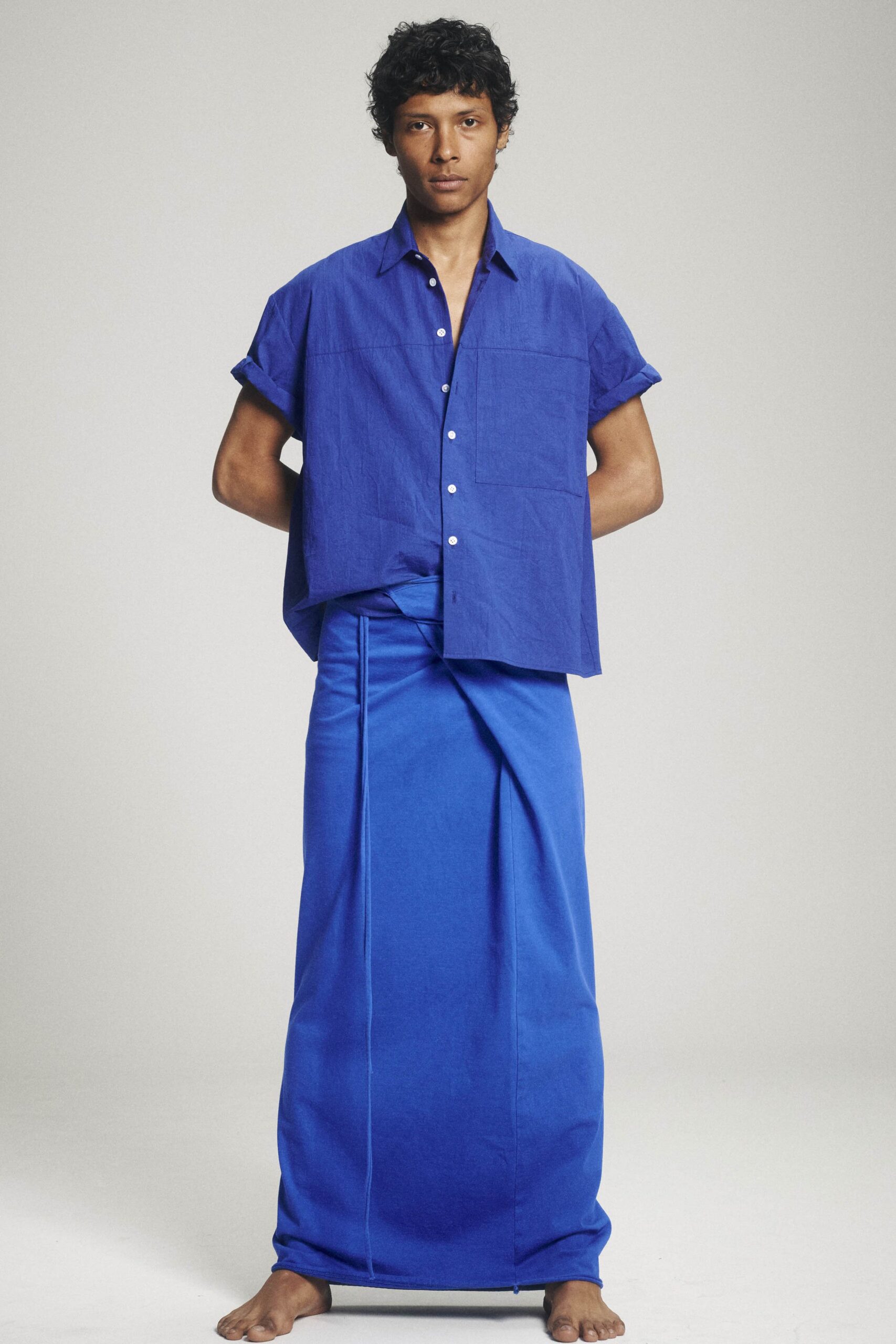 blue cotton short-sleeve collared oversized buttoned pockets shirt
