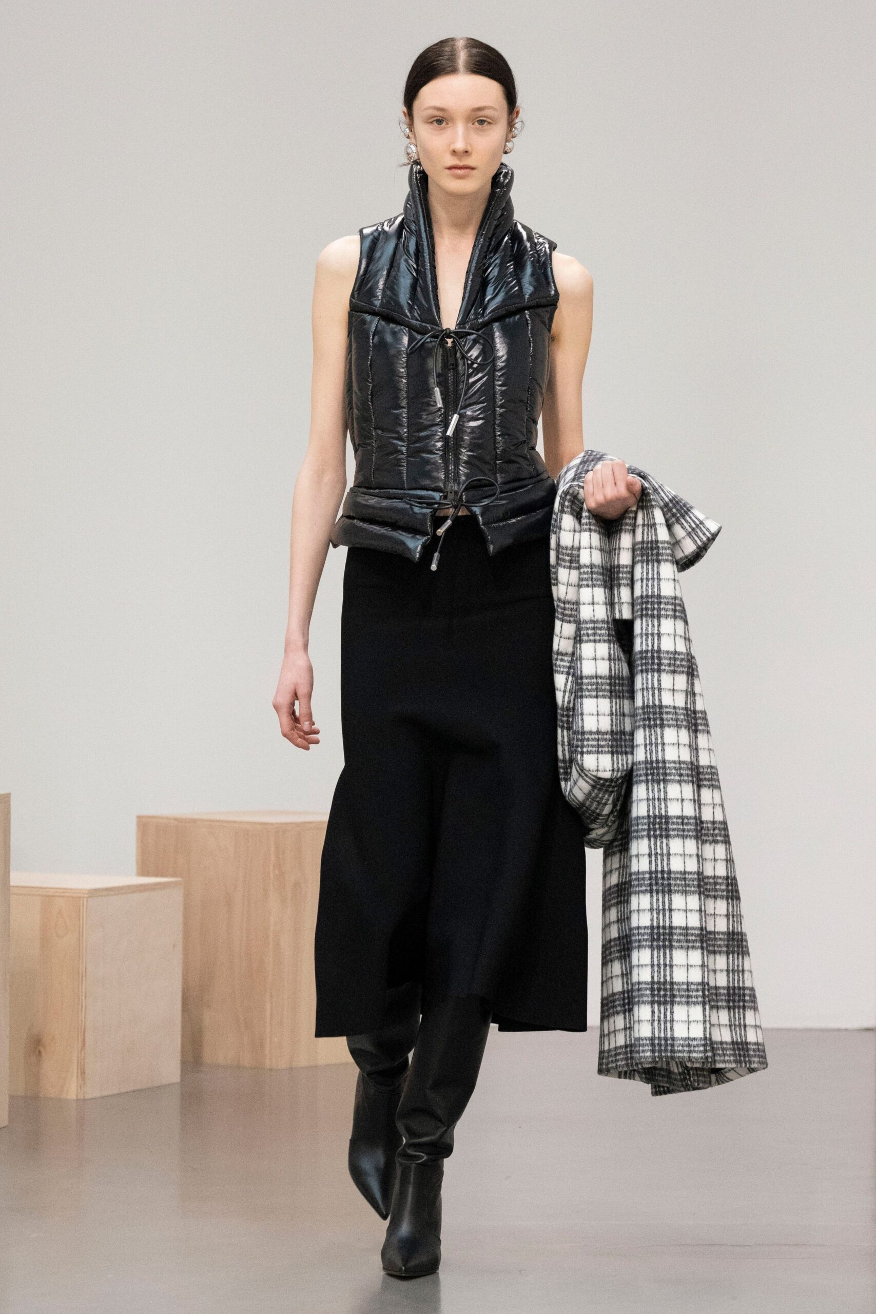 black vinyl sleeveless collared fitted zippered shiny vest