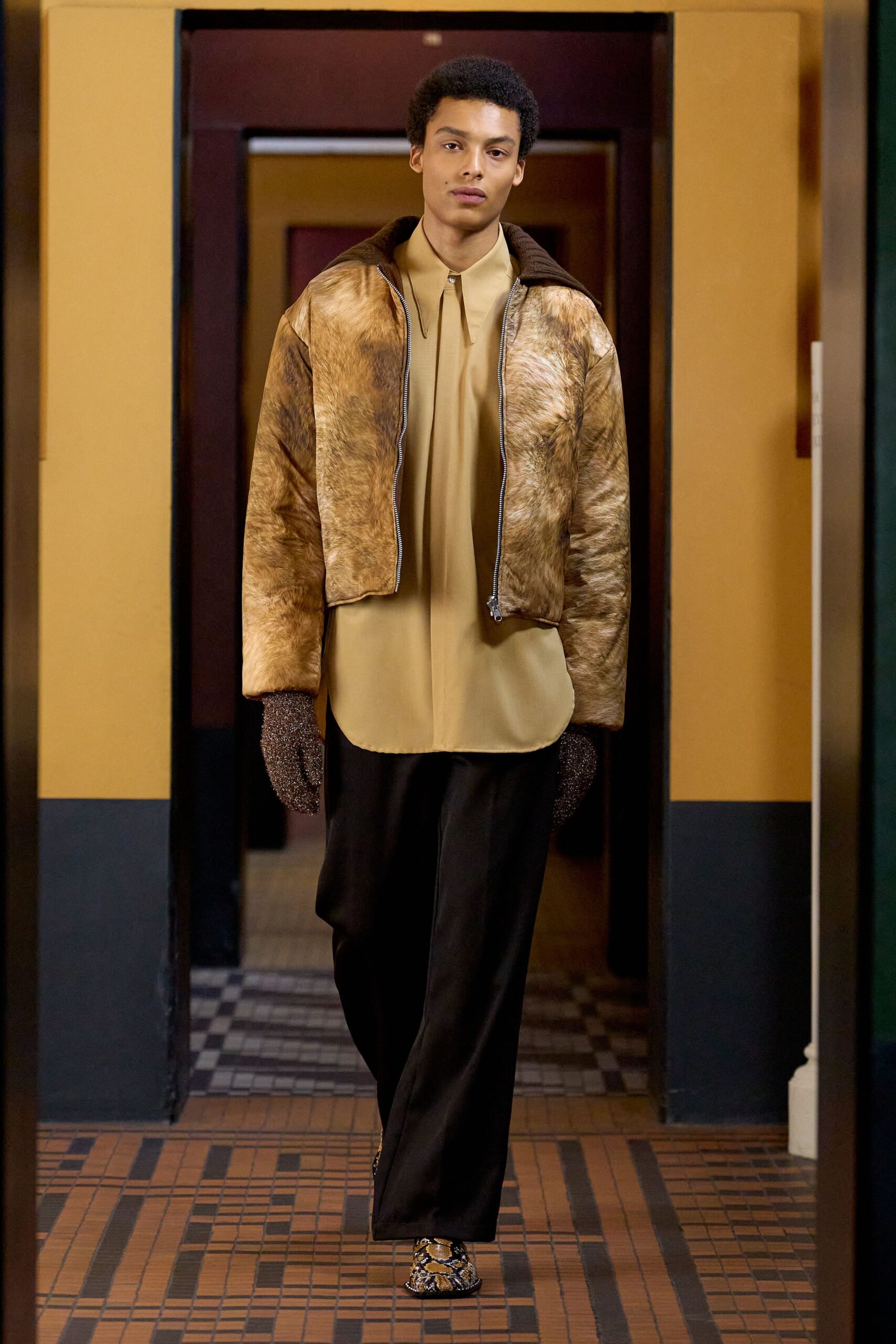 brown fur long-sleeve collared relaxed zippered jacket