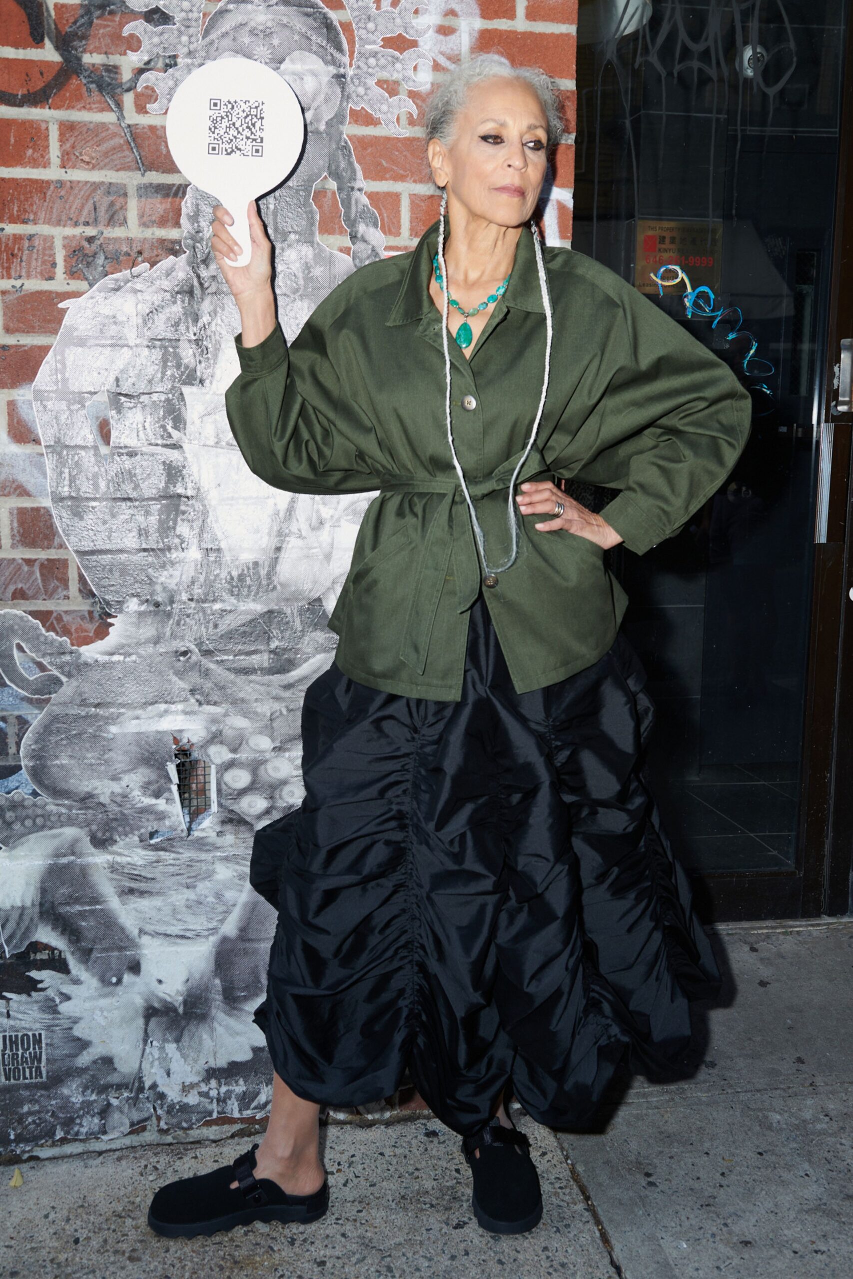 green cotton long-sleeve collared relaxed buttoned jacket
