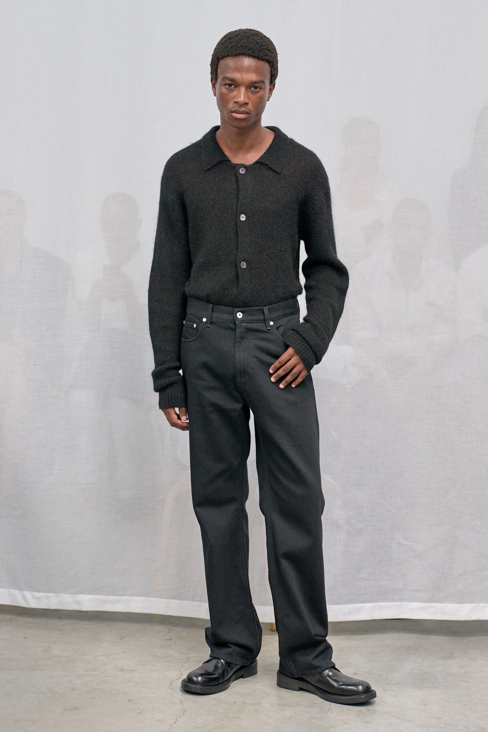 black wool long-sleeve collared fitted cardigan