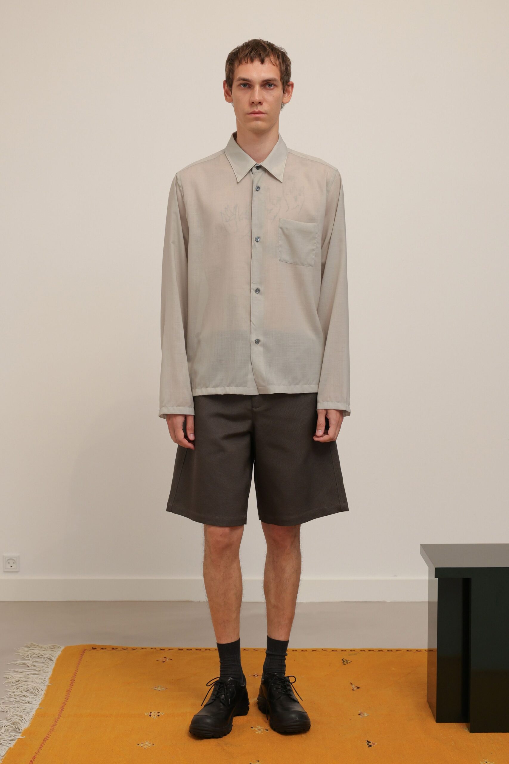 beige cotton long-sleeve collared relaxed buttoned pockets shirt