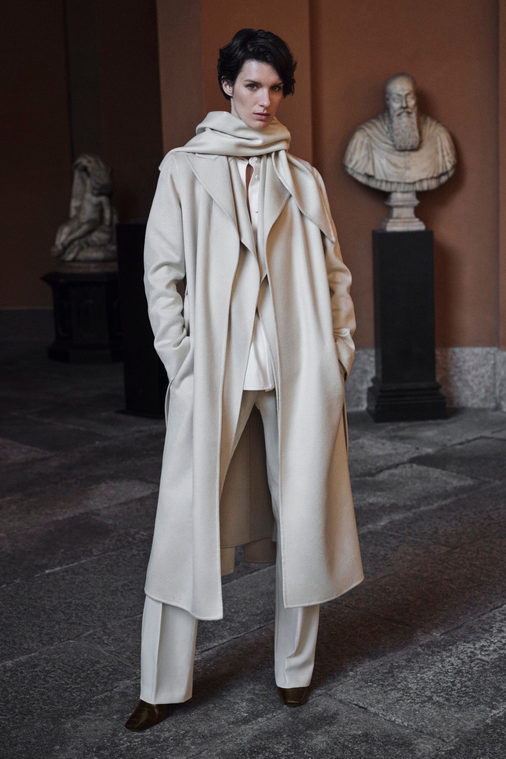 white wool long-sleeve collared relaxed draped coat
