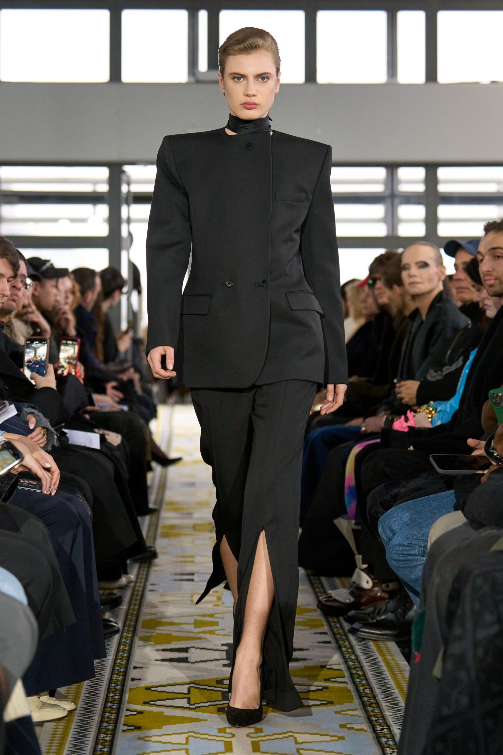 black wool long-sleeve collared tailored buttoned suit