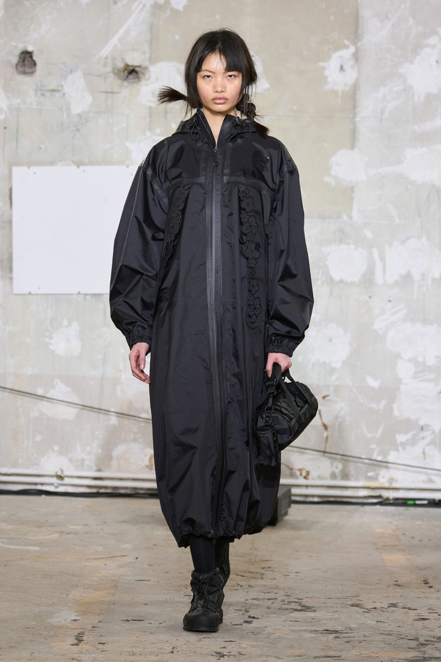 black jersey long-sleeve collared relaxed zippered pleated coat