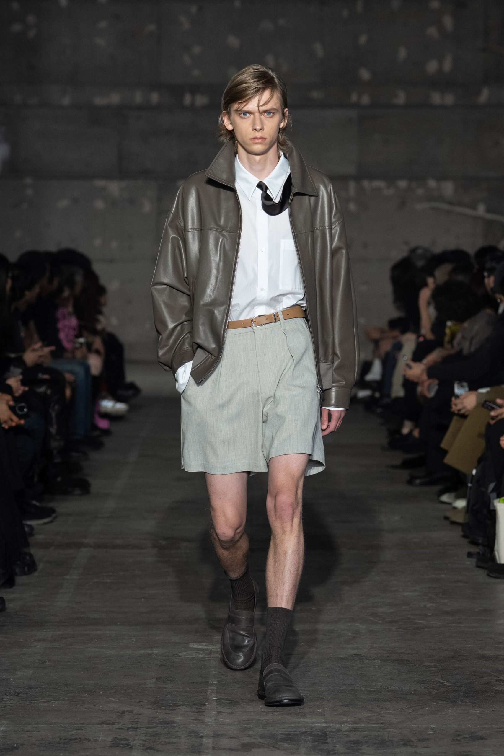 brown leather long-sleeve collared oversized zippered pockets jacket