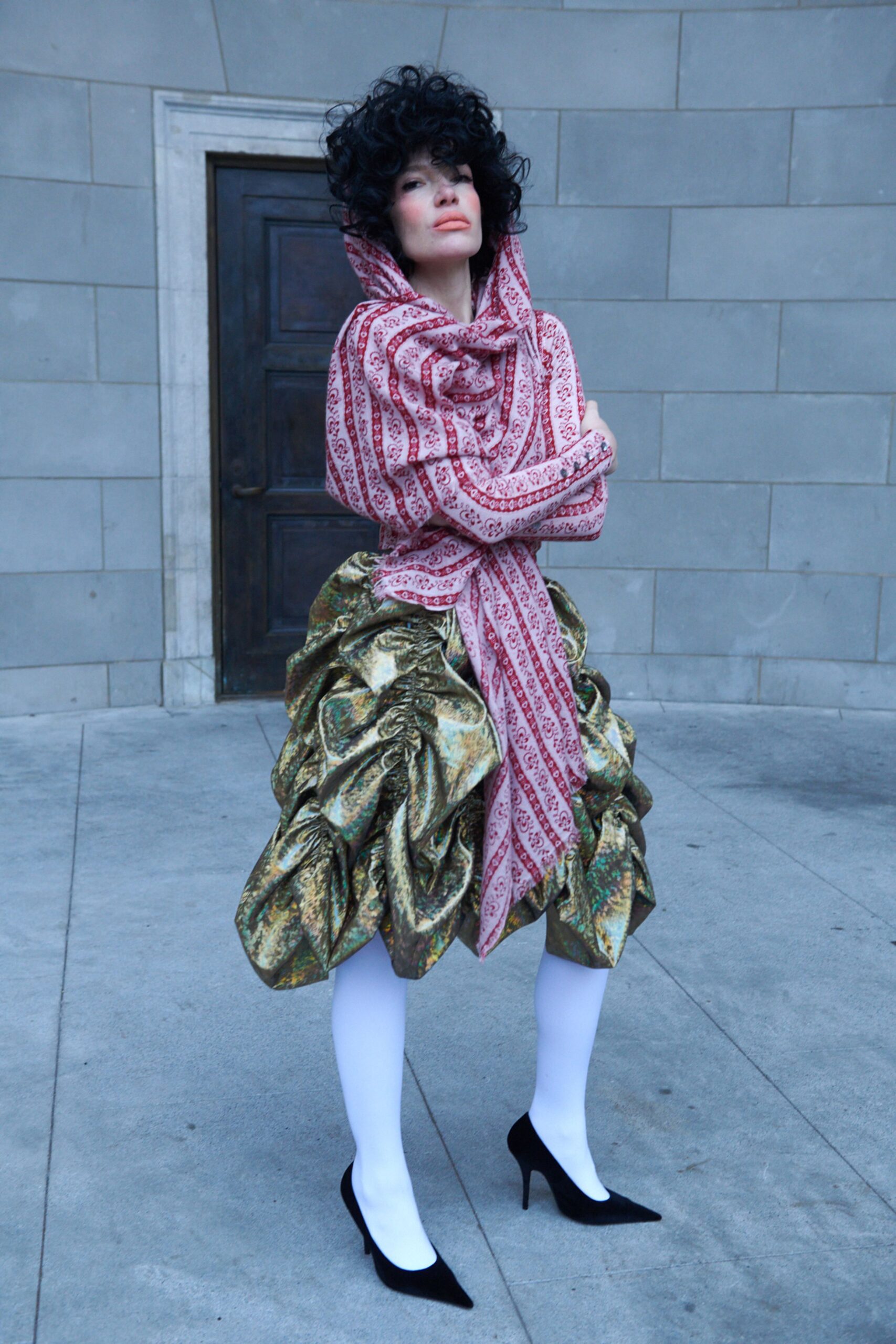 gold pleated skirt with red top