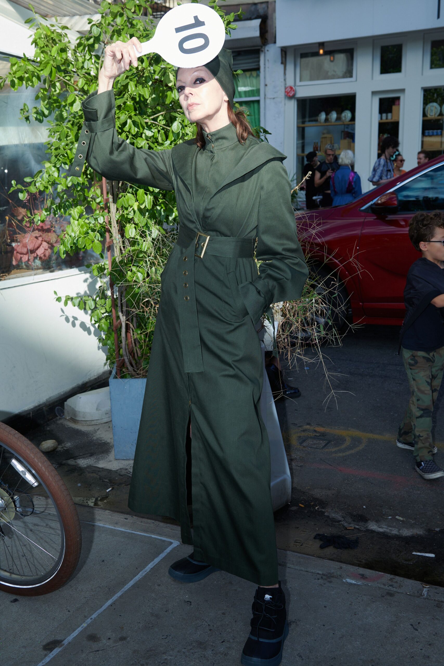 green cotton long-sleeve collared fitted belted zippered coat