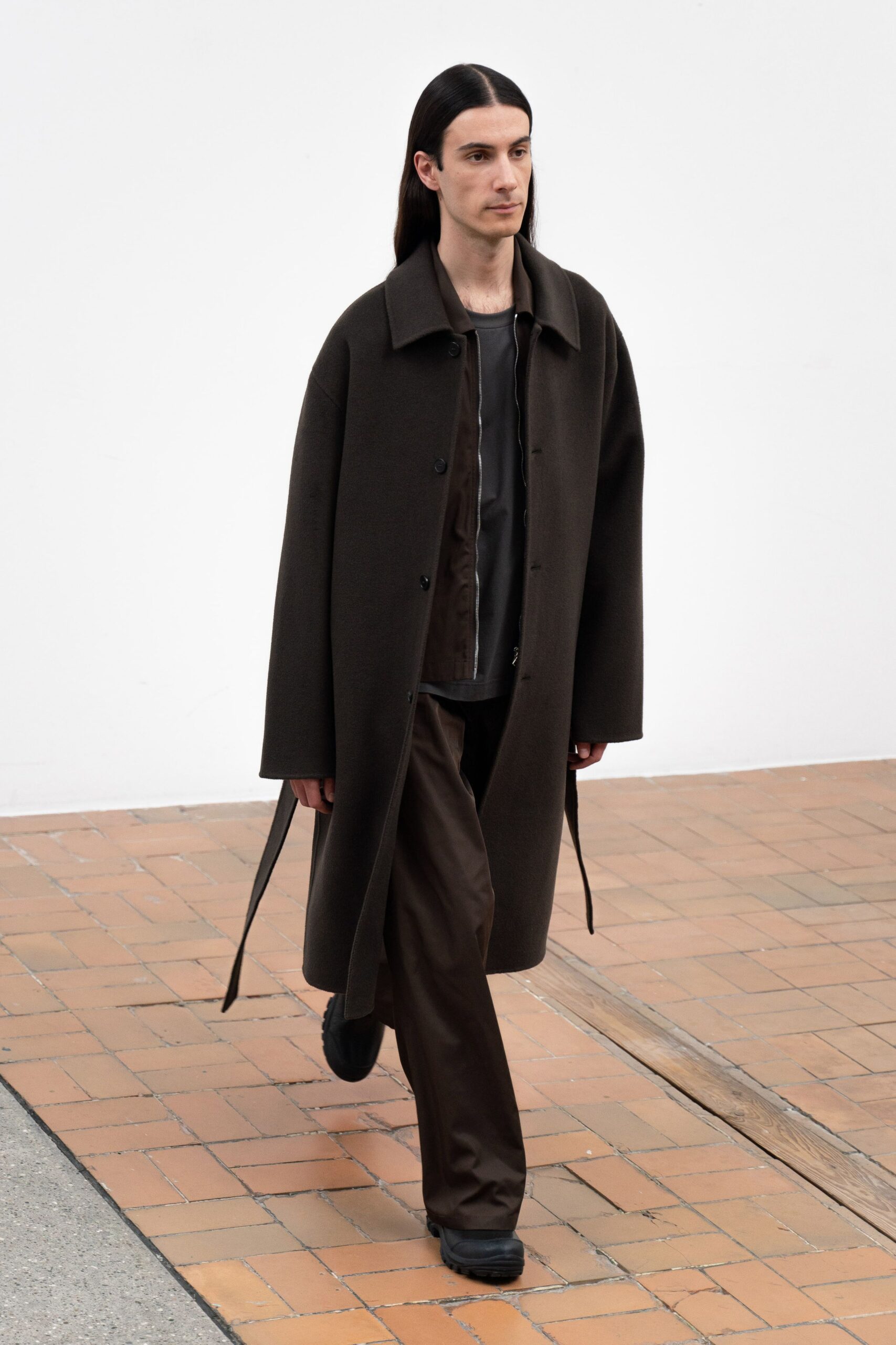 brown wool coat with black shirt