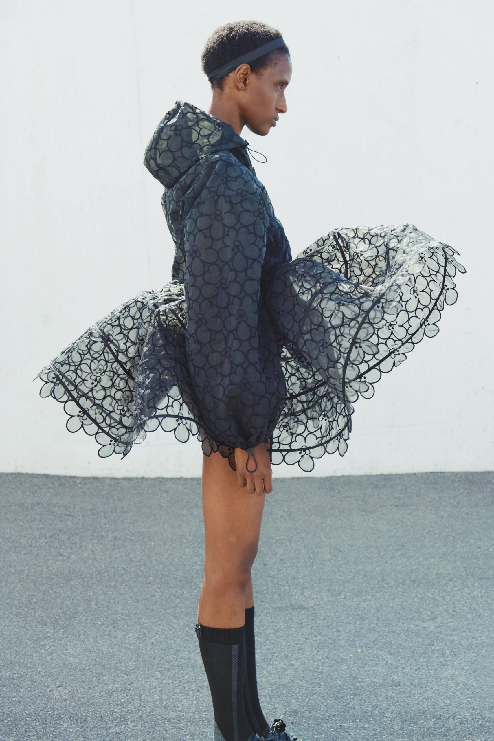 black mesh long-sleeve hooded oversized printed layered coat