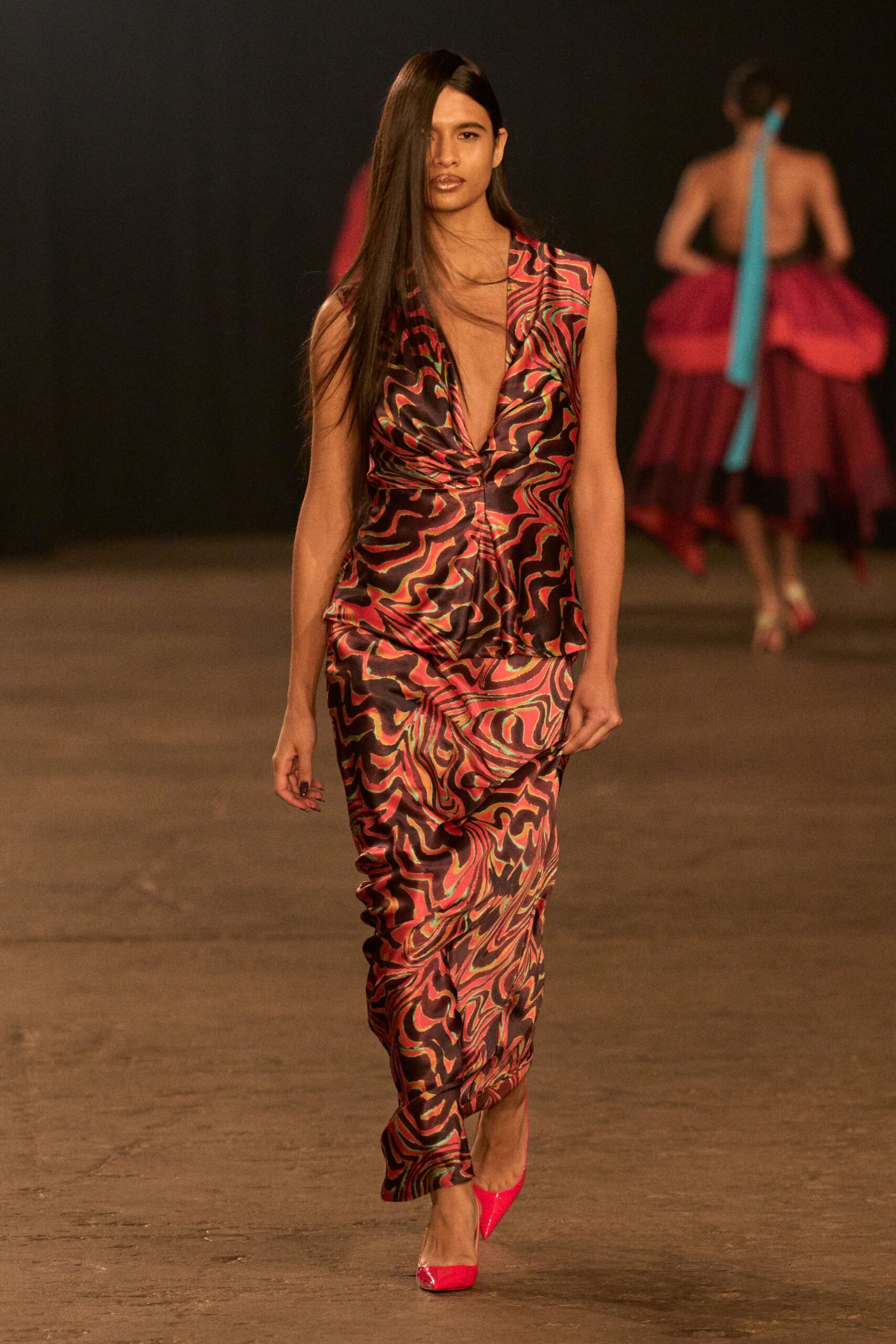 fitted ruched midi dress with heels