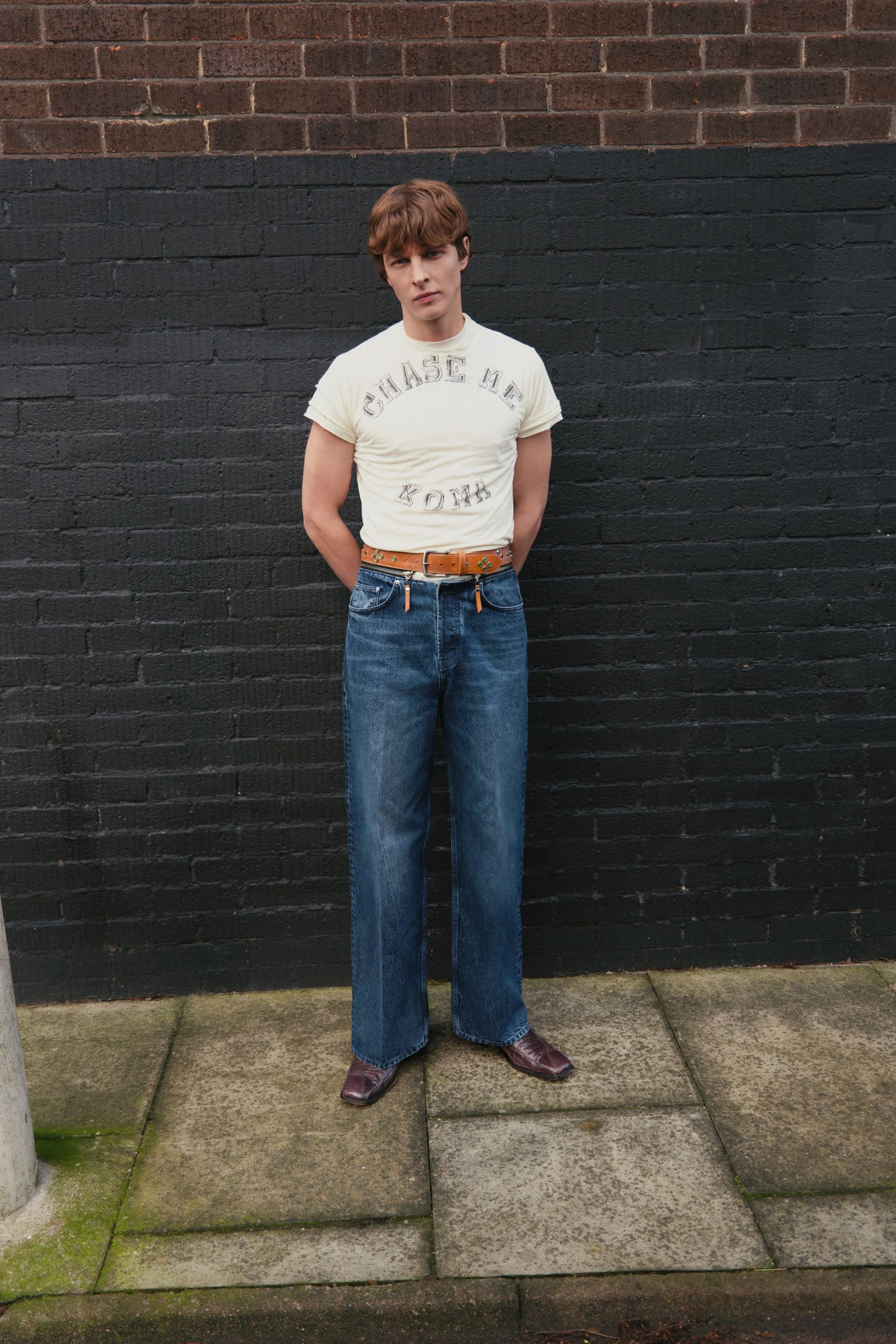 white fitted t-shirt with blue jeans
