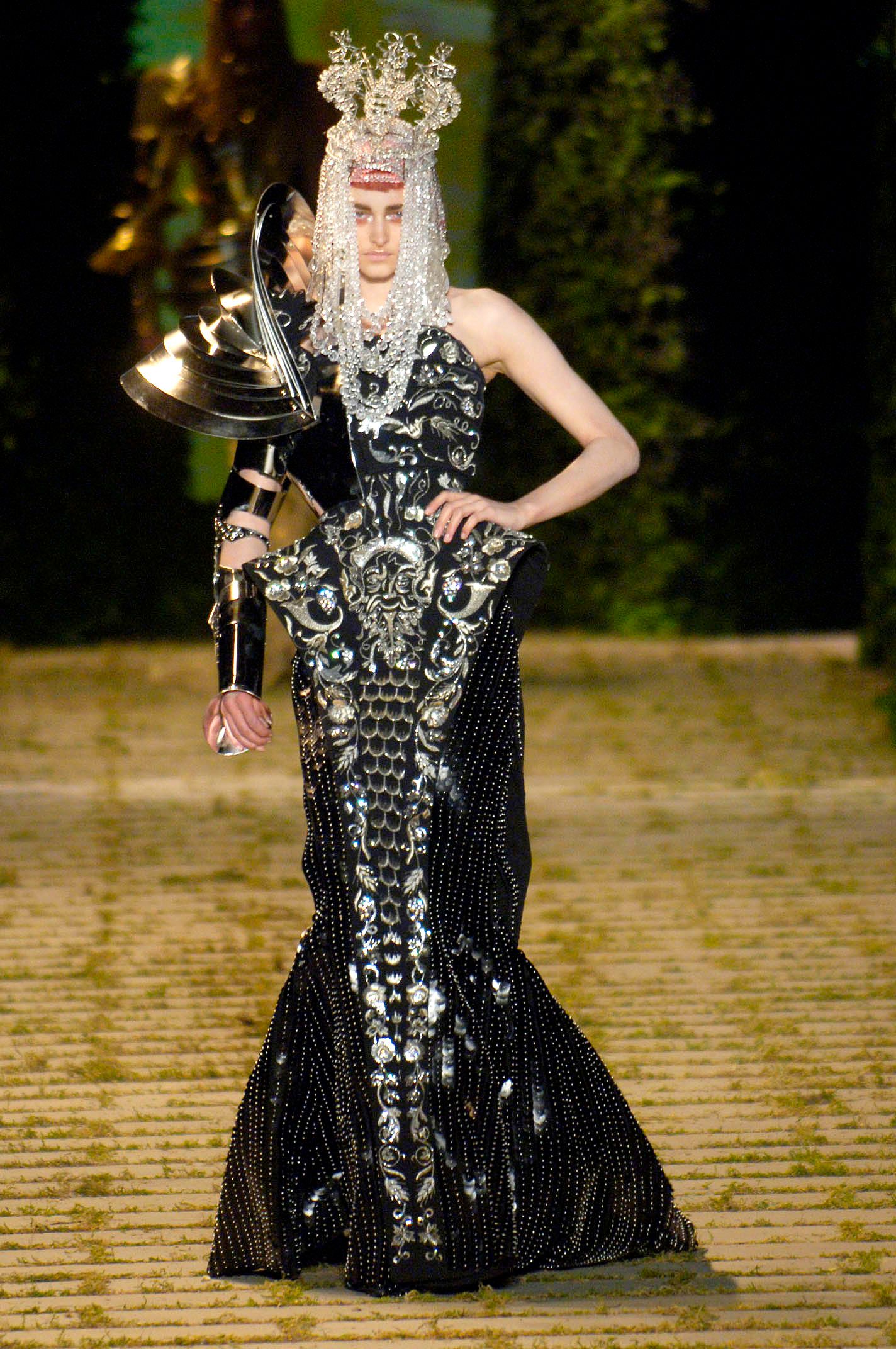 Christian Dior F/W 06 Couture Look 1