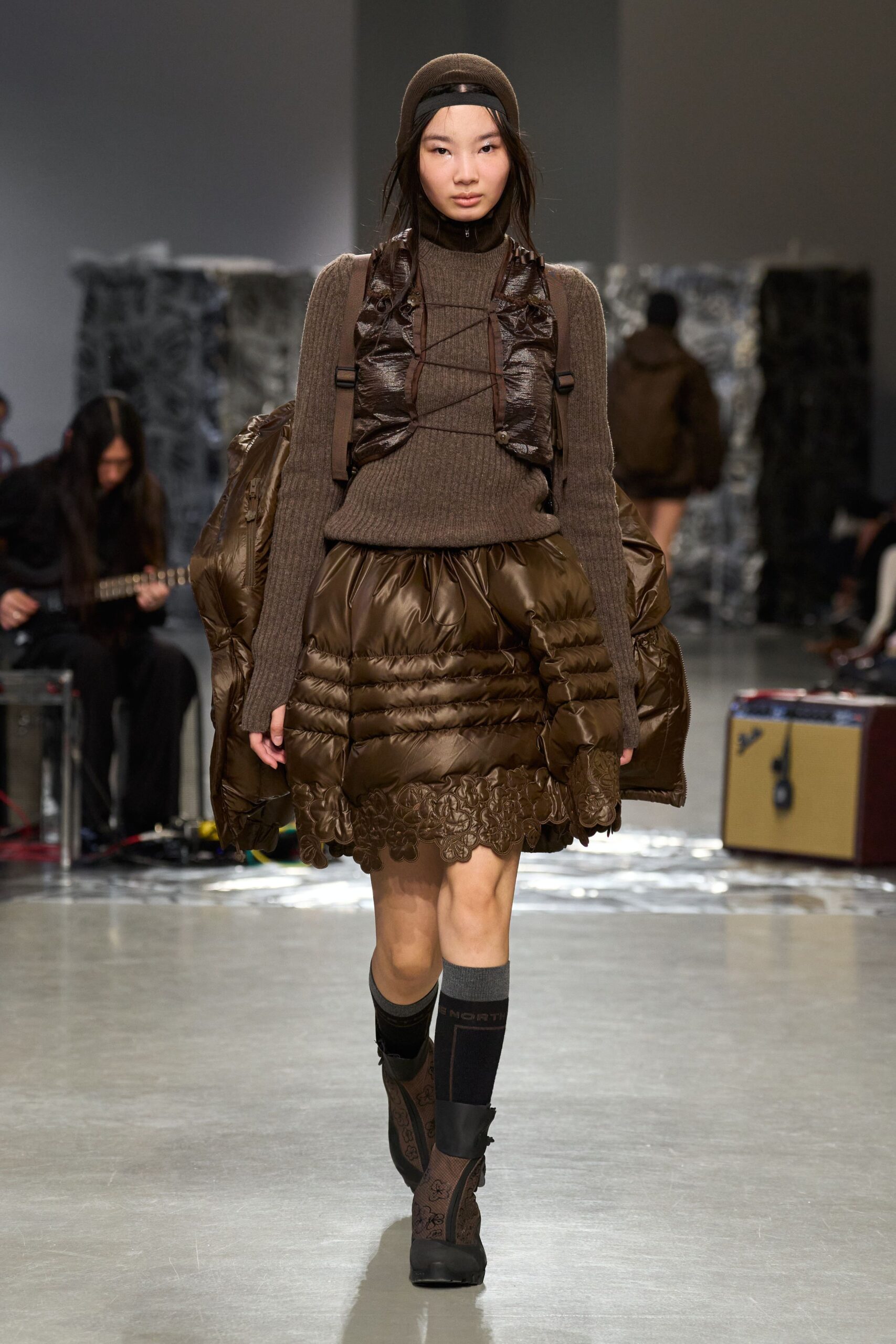 brown jersey relaxed pleated mini skirt
