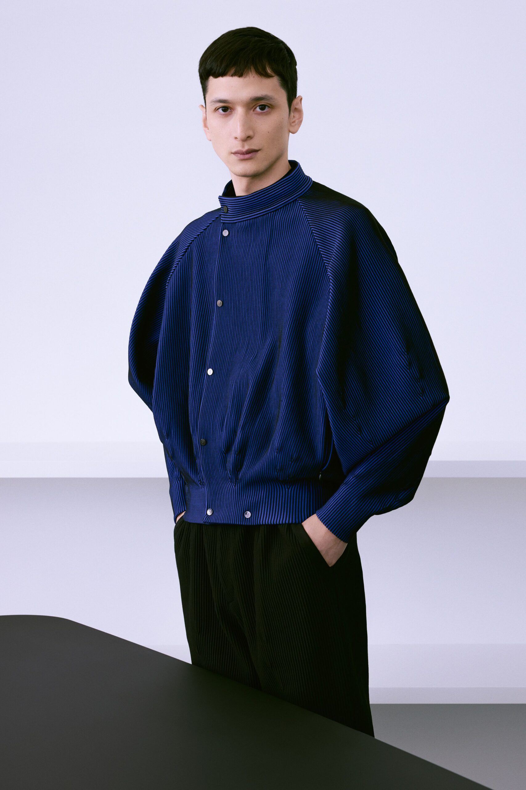 blue cotton long-sleeve collared oversized pleated jacket