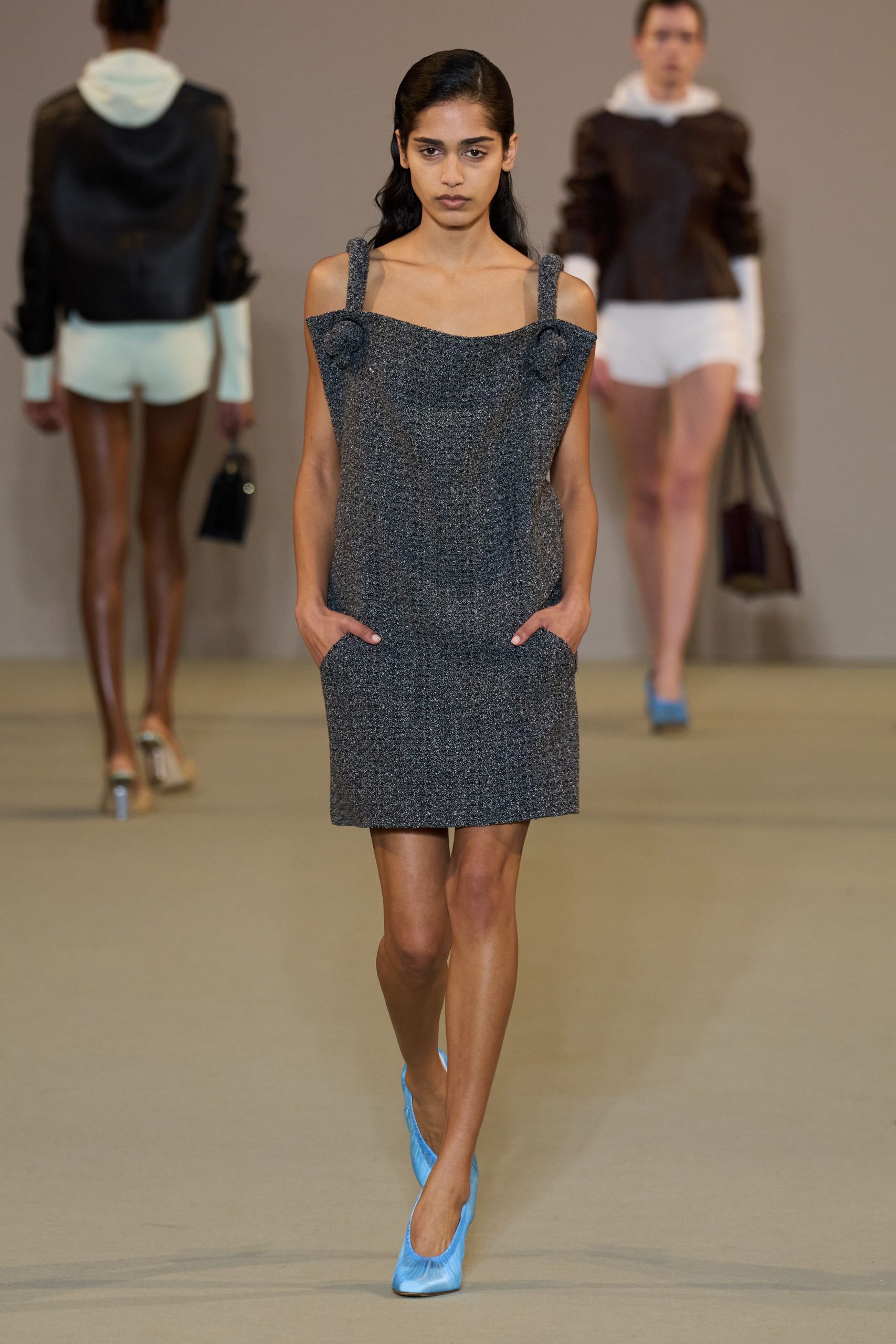 gray tweed sleeveless square-neck fitted pockets short dress