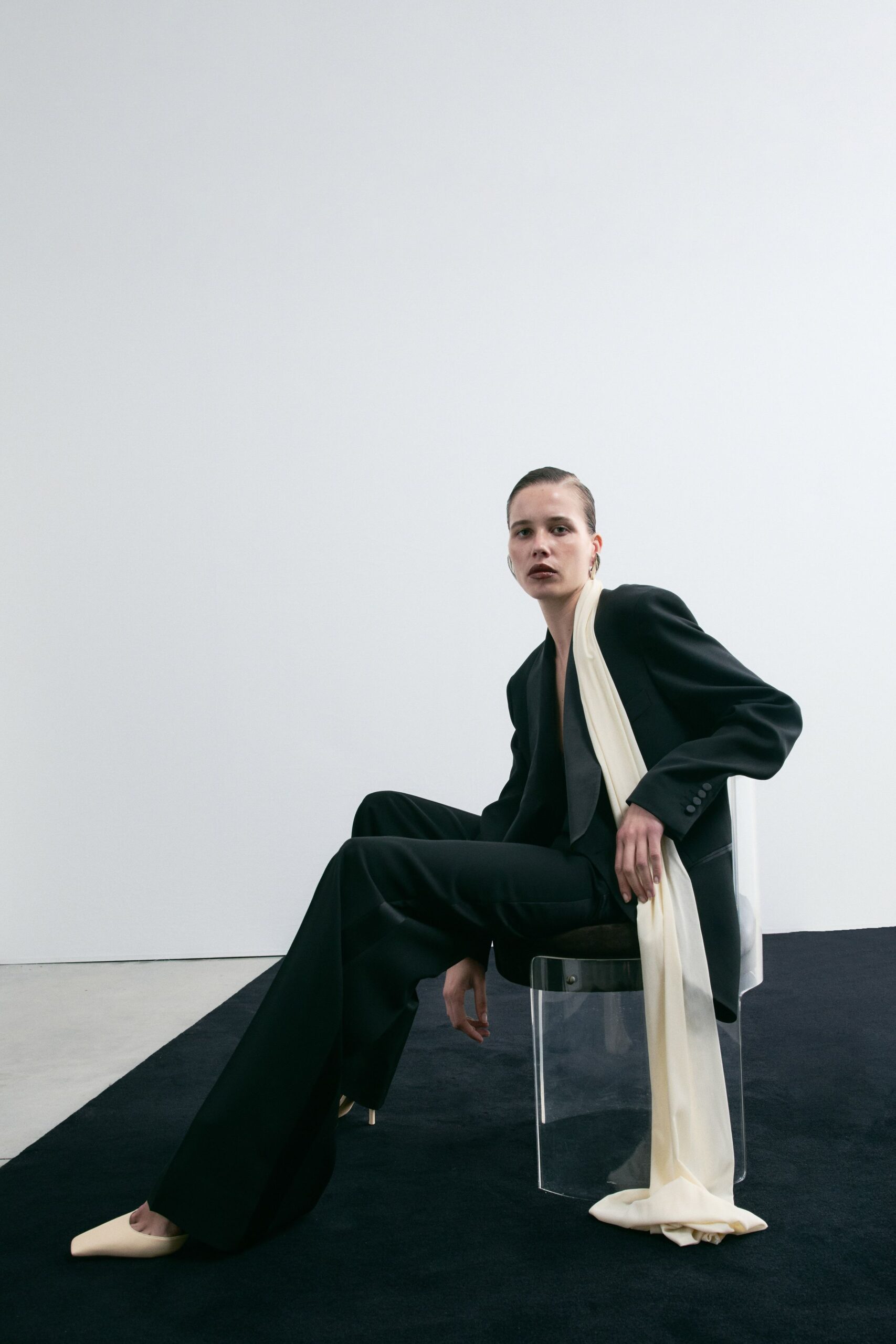 black wool long-sleeve v-neck structured pockets jacket