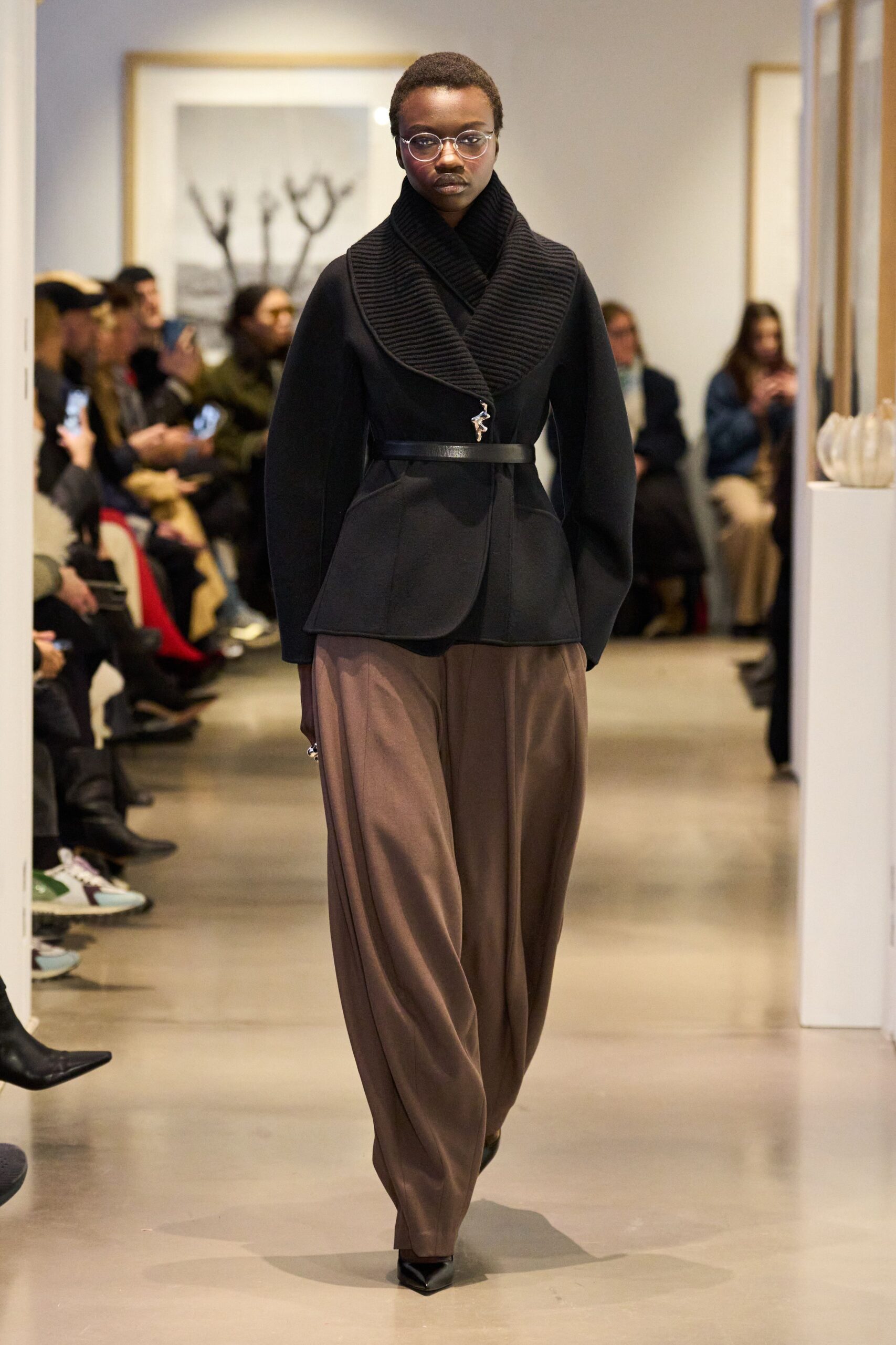 black wool long-sleeve collared structured zippered jacket