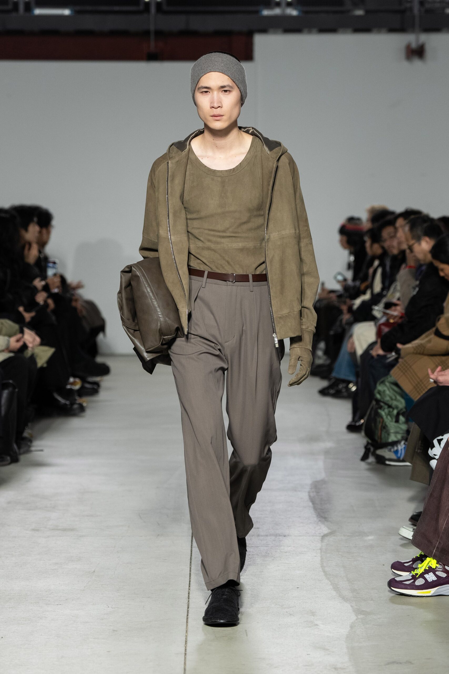 brown cotton gloves