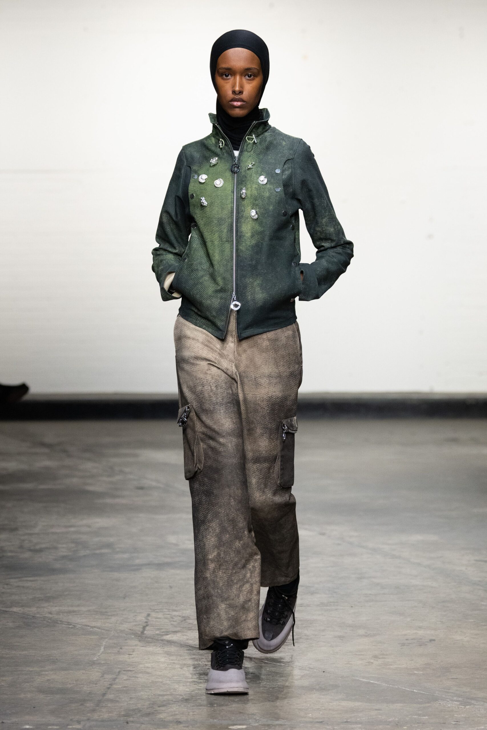 green cotton long-sleeve collared fitted zippered embroidered jacket