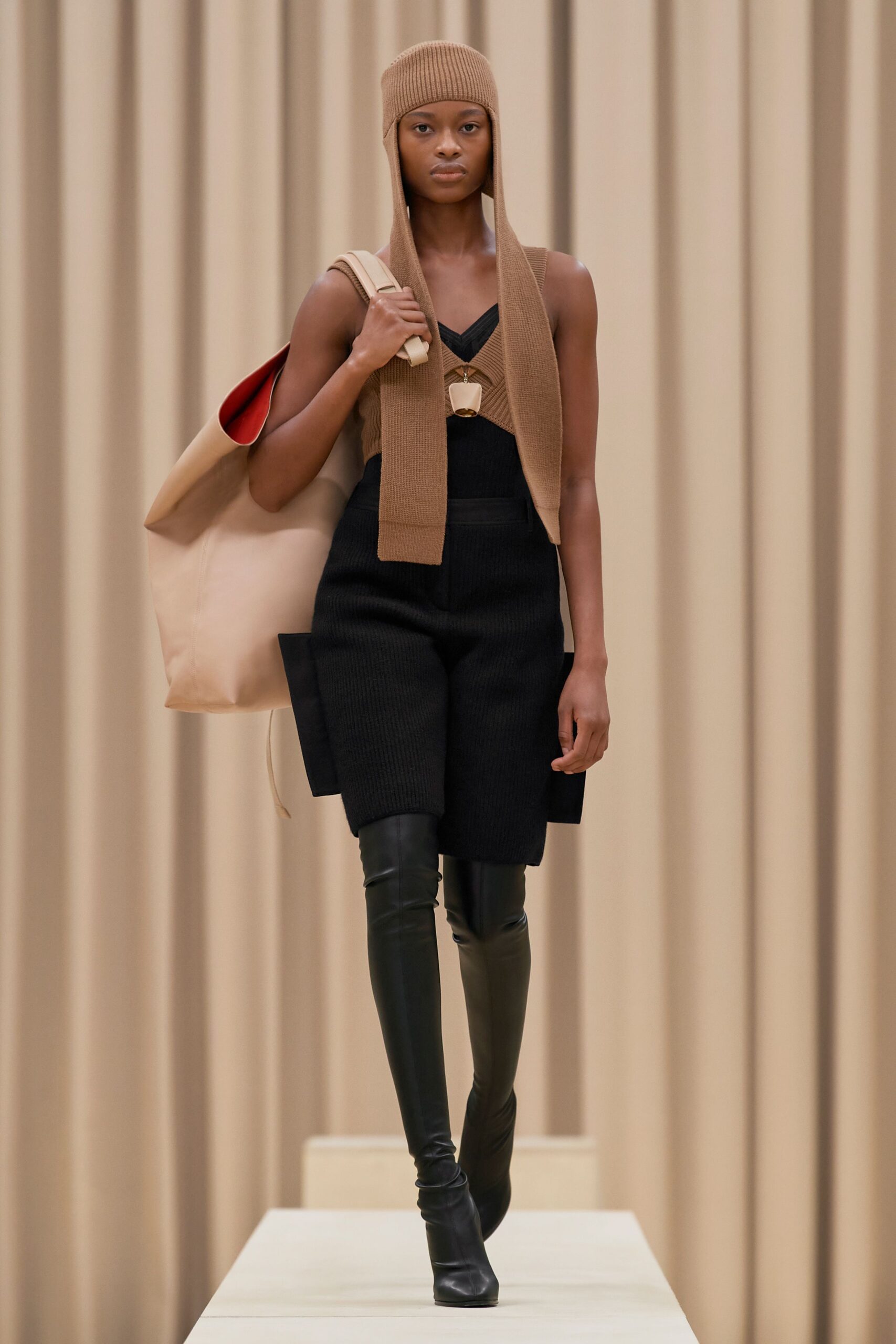 Burberry F/W 21 Look 176