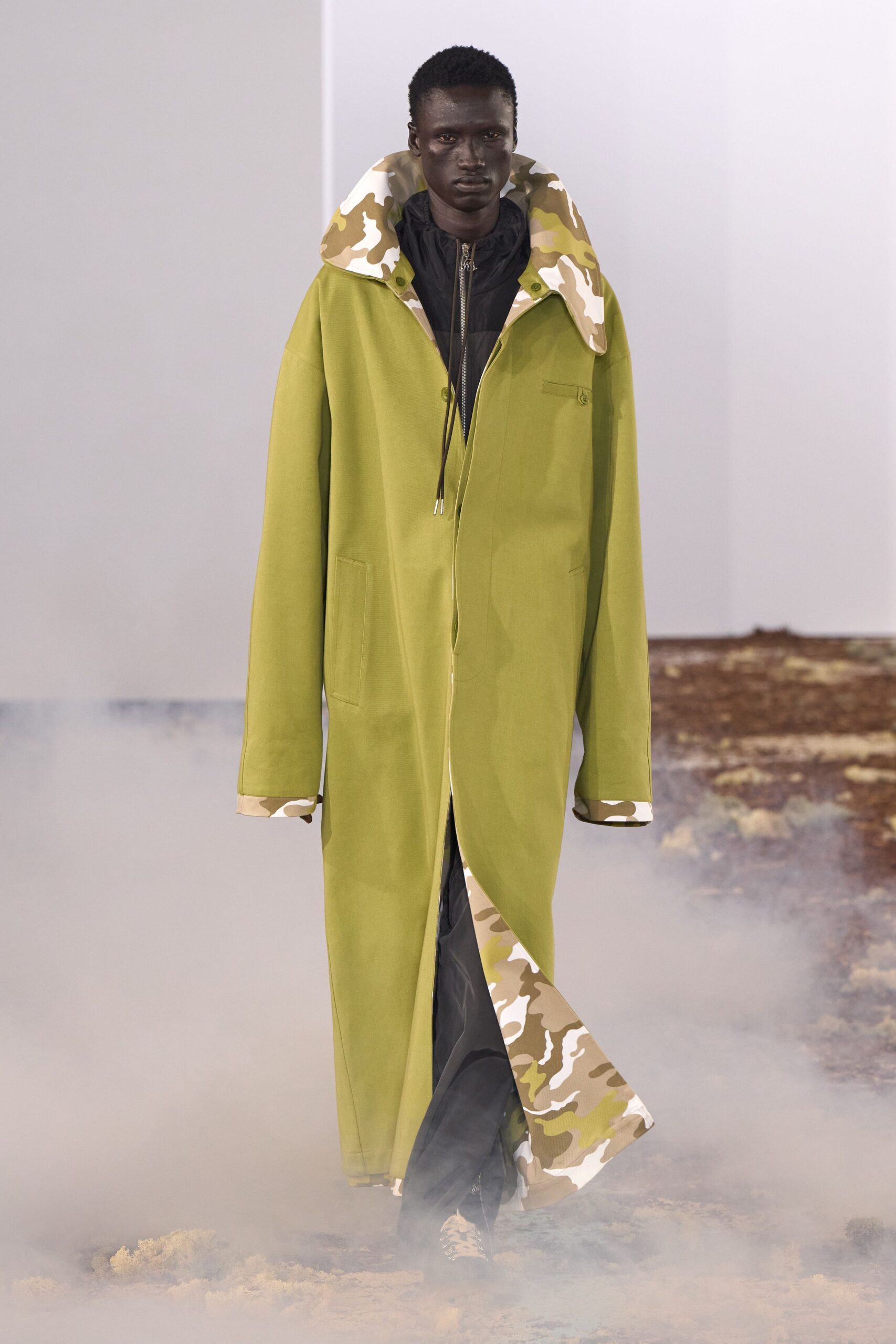 green cotton long-sleeve collared oversized zippered pockets coat