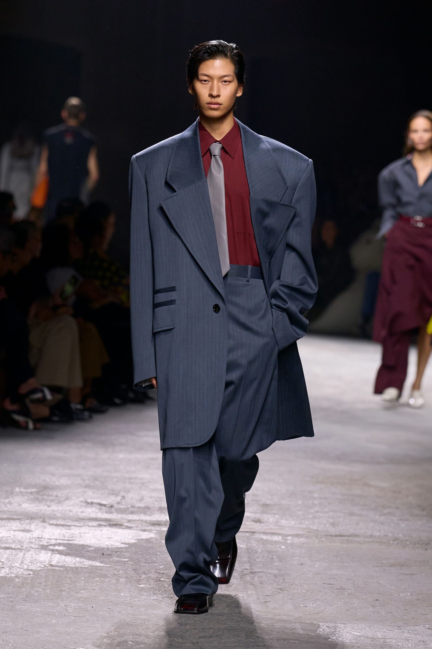 blue wool long-sleeve collared tailored pleated suit