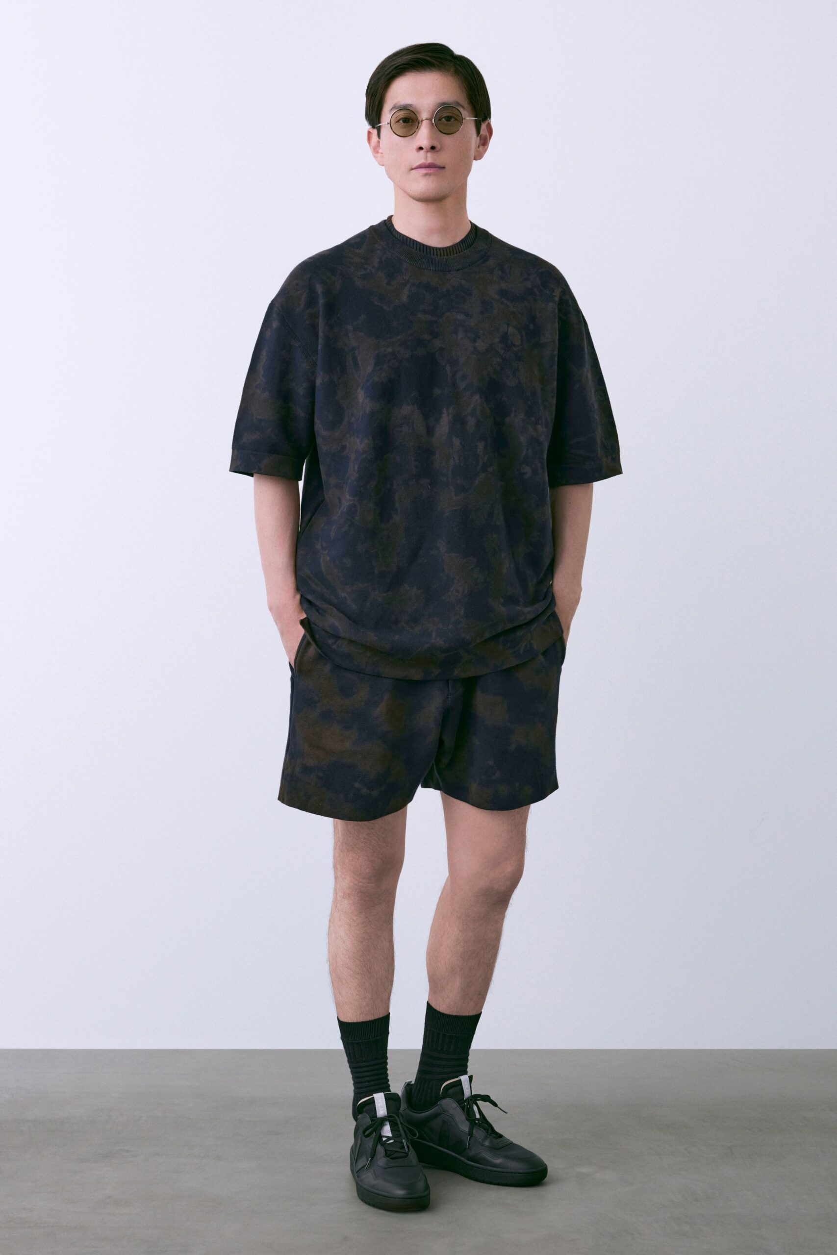 black cotton short-sleeve collared oversized printed textured t-shirt