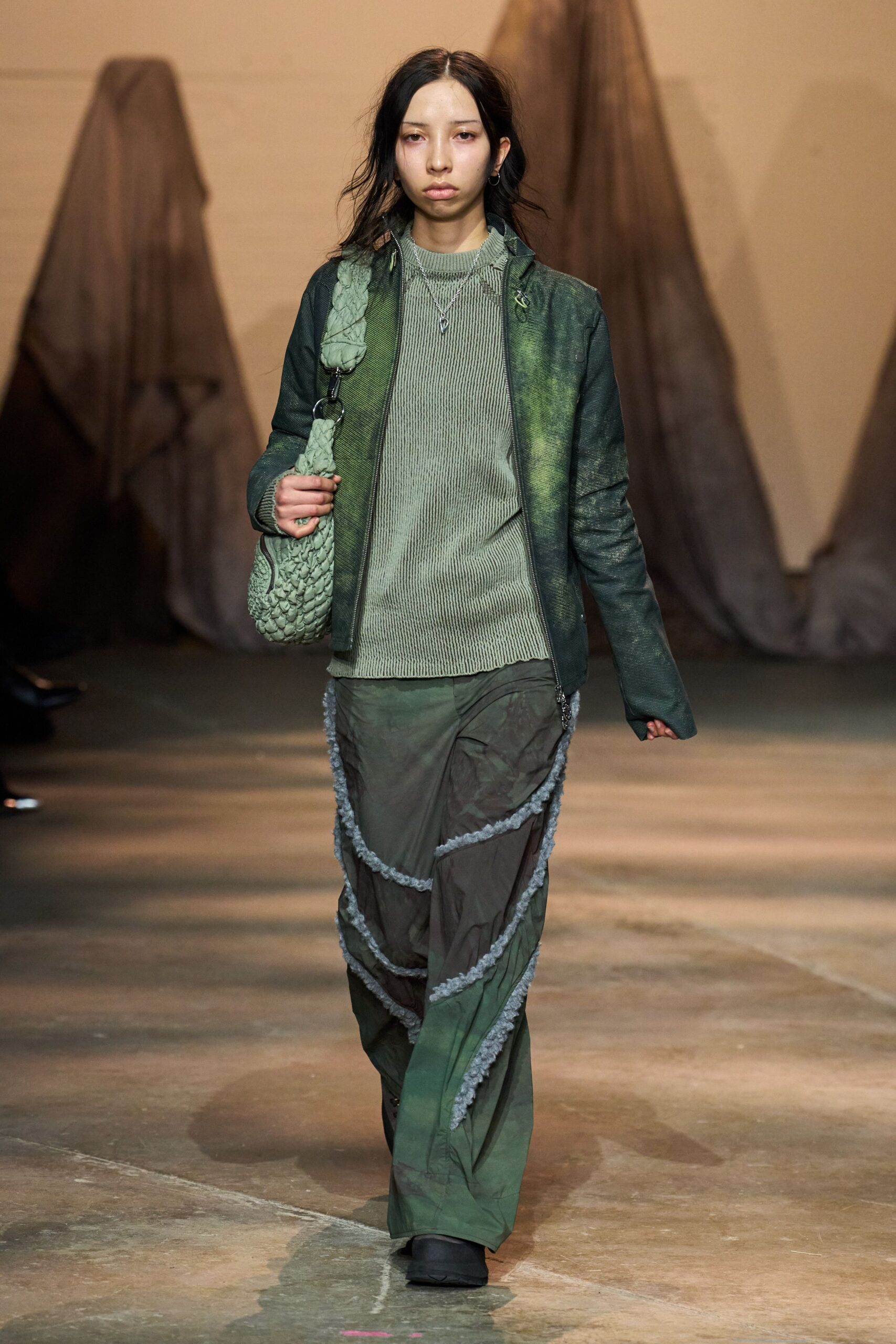 green cotton relaxed cargo pants