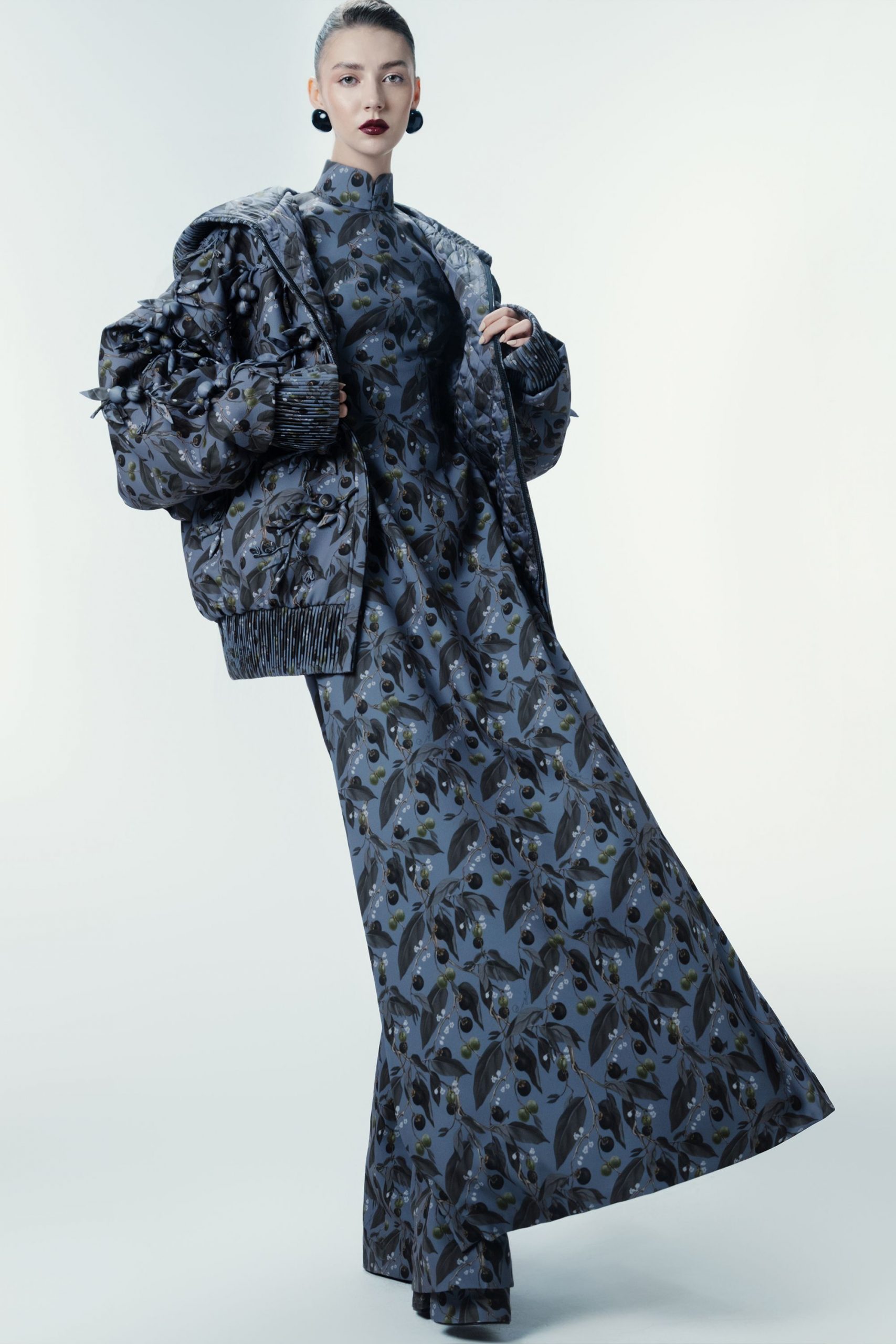 black silk long-sleeve collared oversized padded jacket