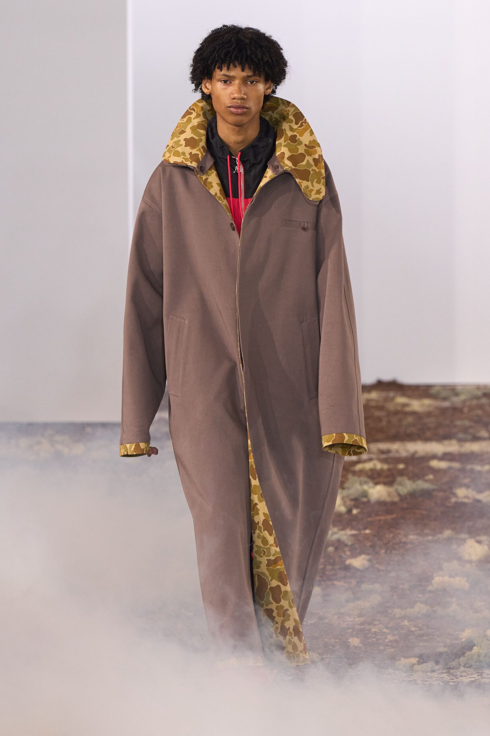 brown cotton long-sleeve collared oversized zippered pockets coat