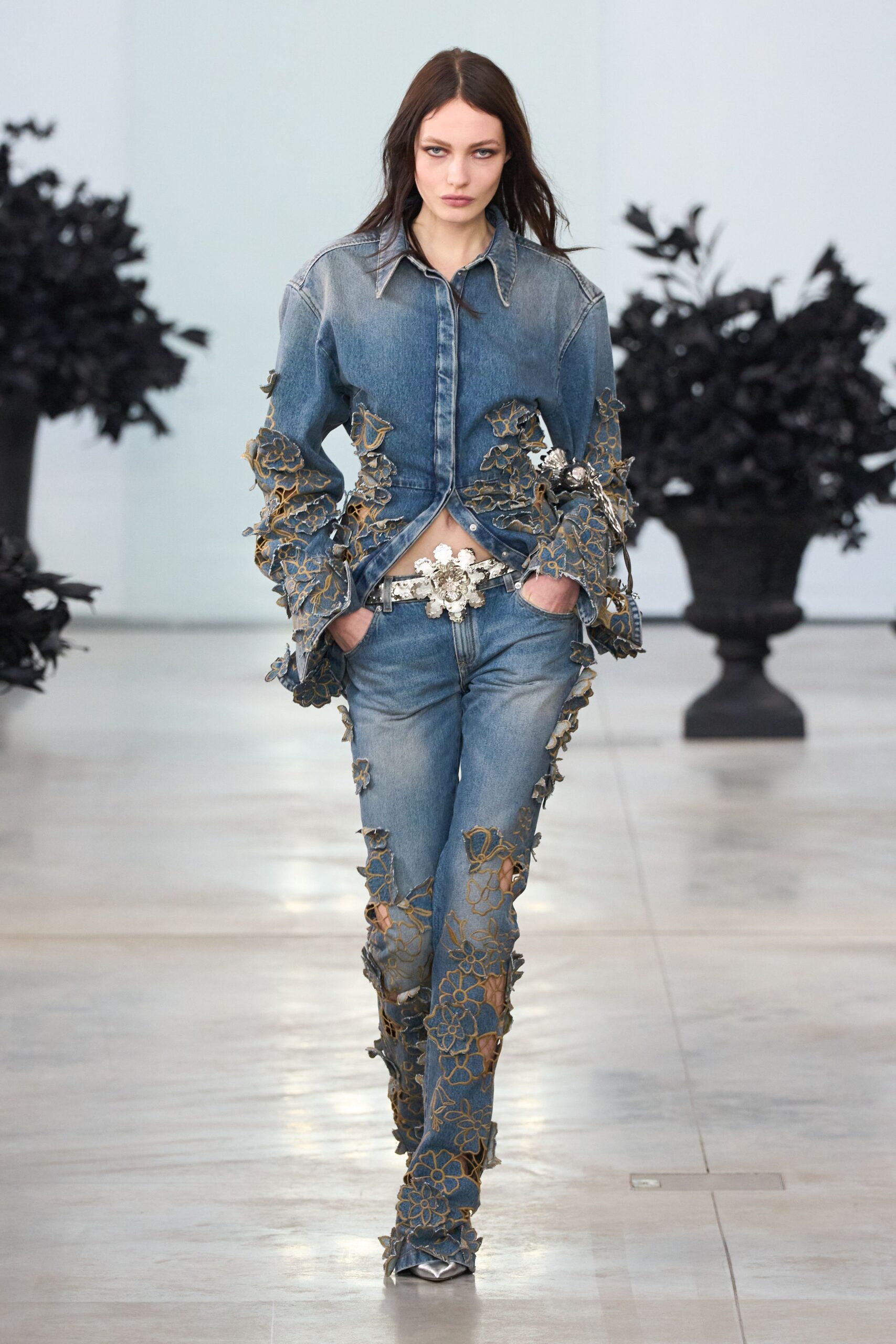 blue denim long-sleeve collared fitted embroidered jacket