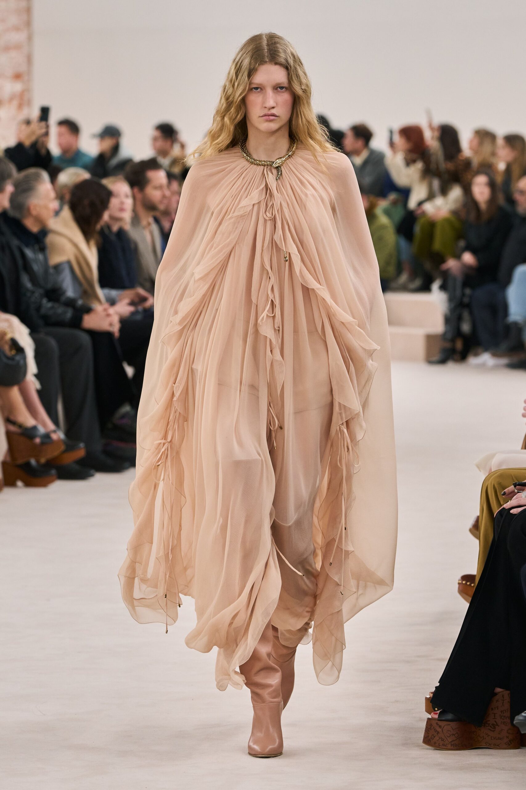 Chloé F/W 24 Look 194