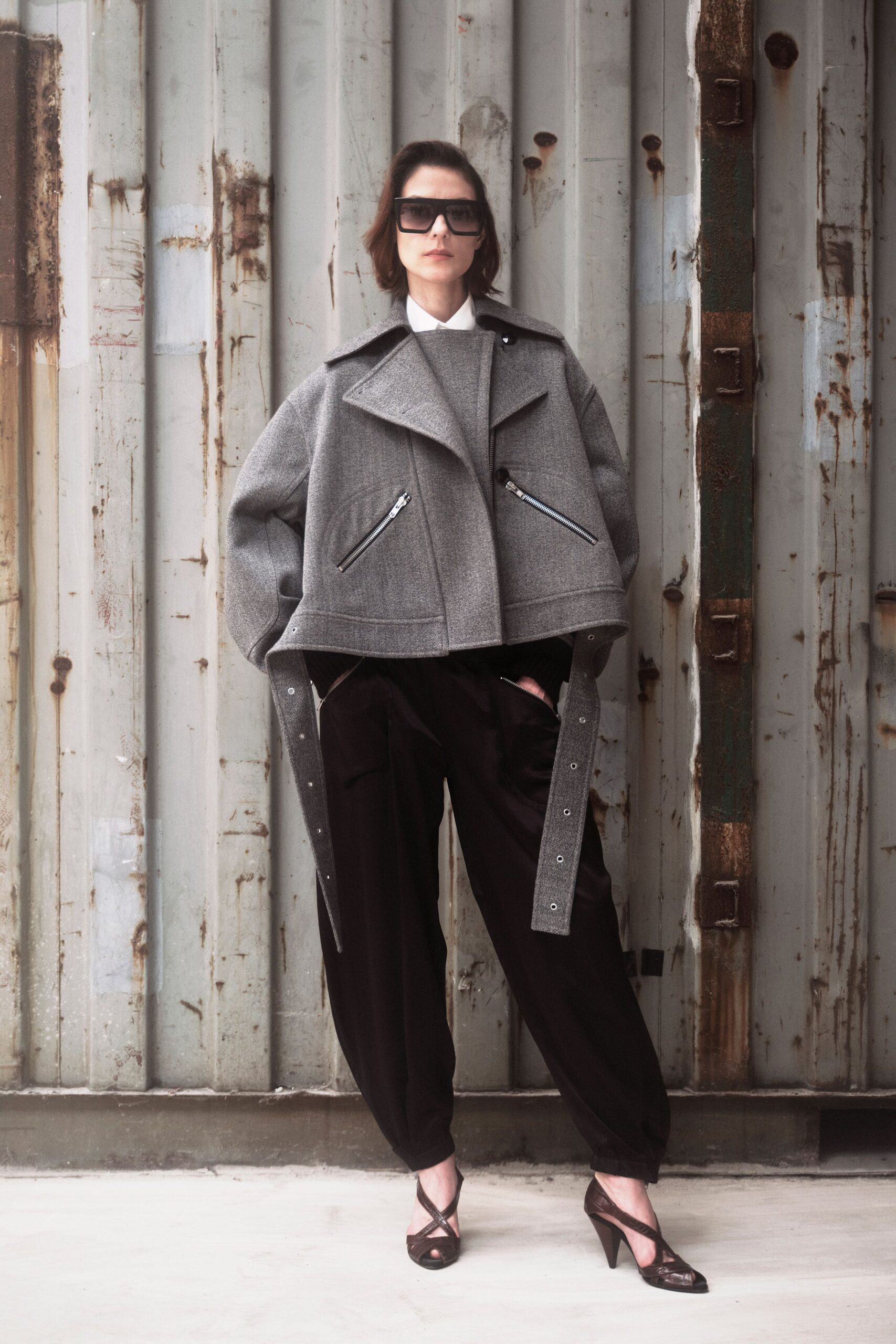 gray wool long-sleeve collared oversized zippered jacket