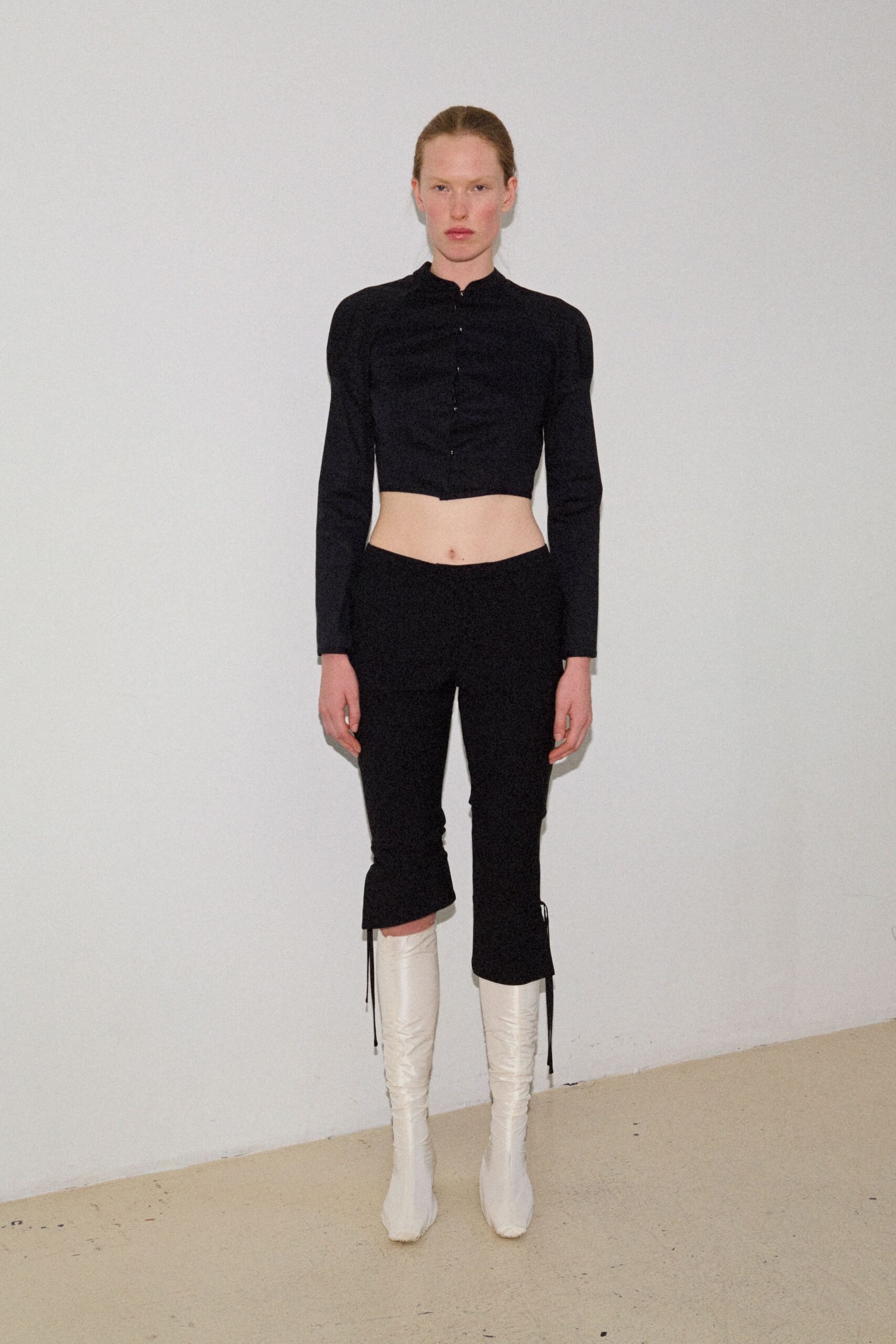black cotton long-sleeve collared fitted buttoned cropped top