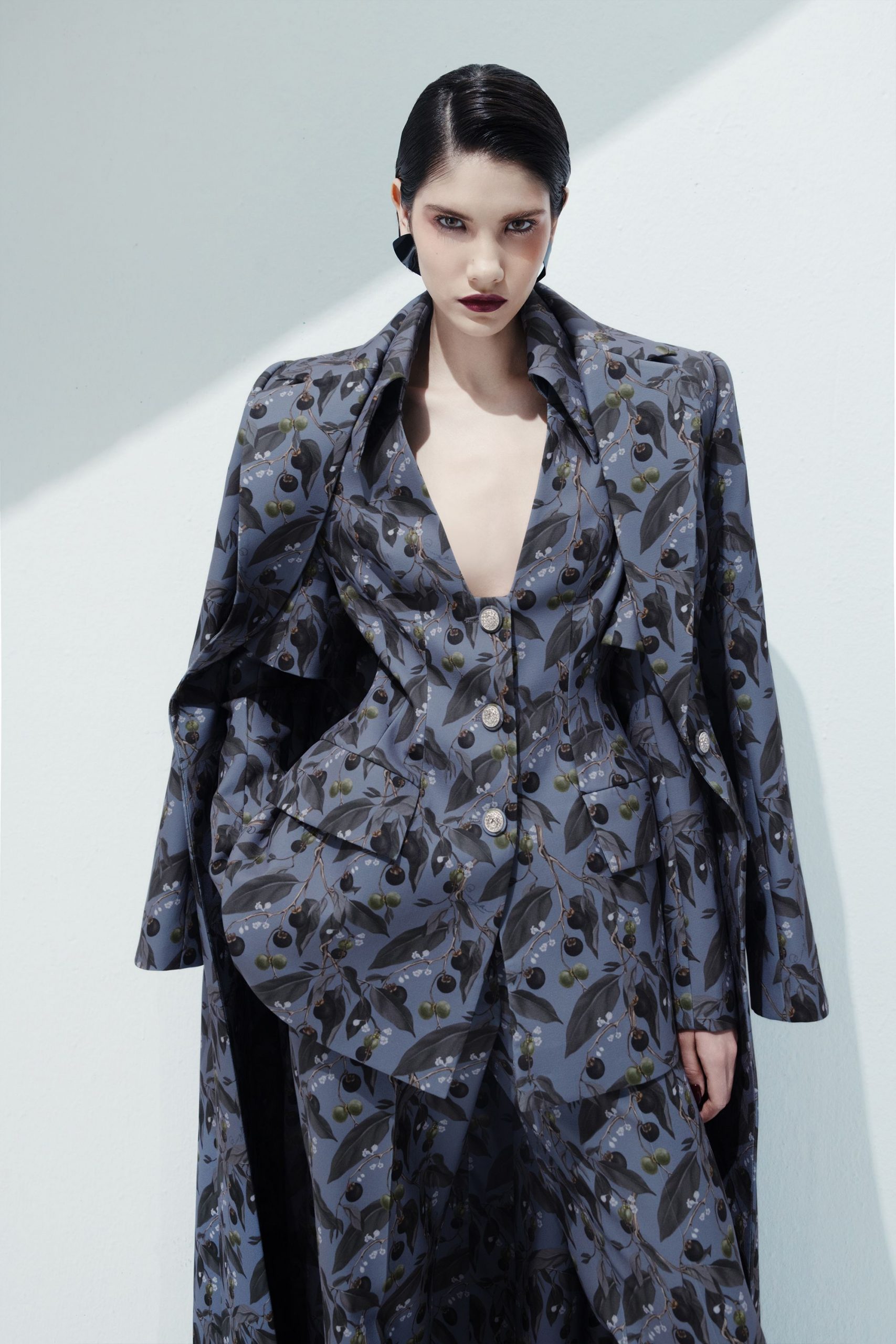 gray silk long-sleeve v-neck tailored printed buttoned suit