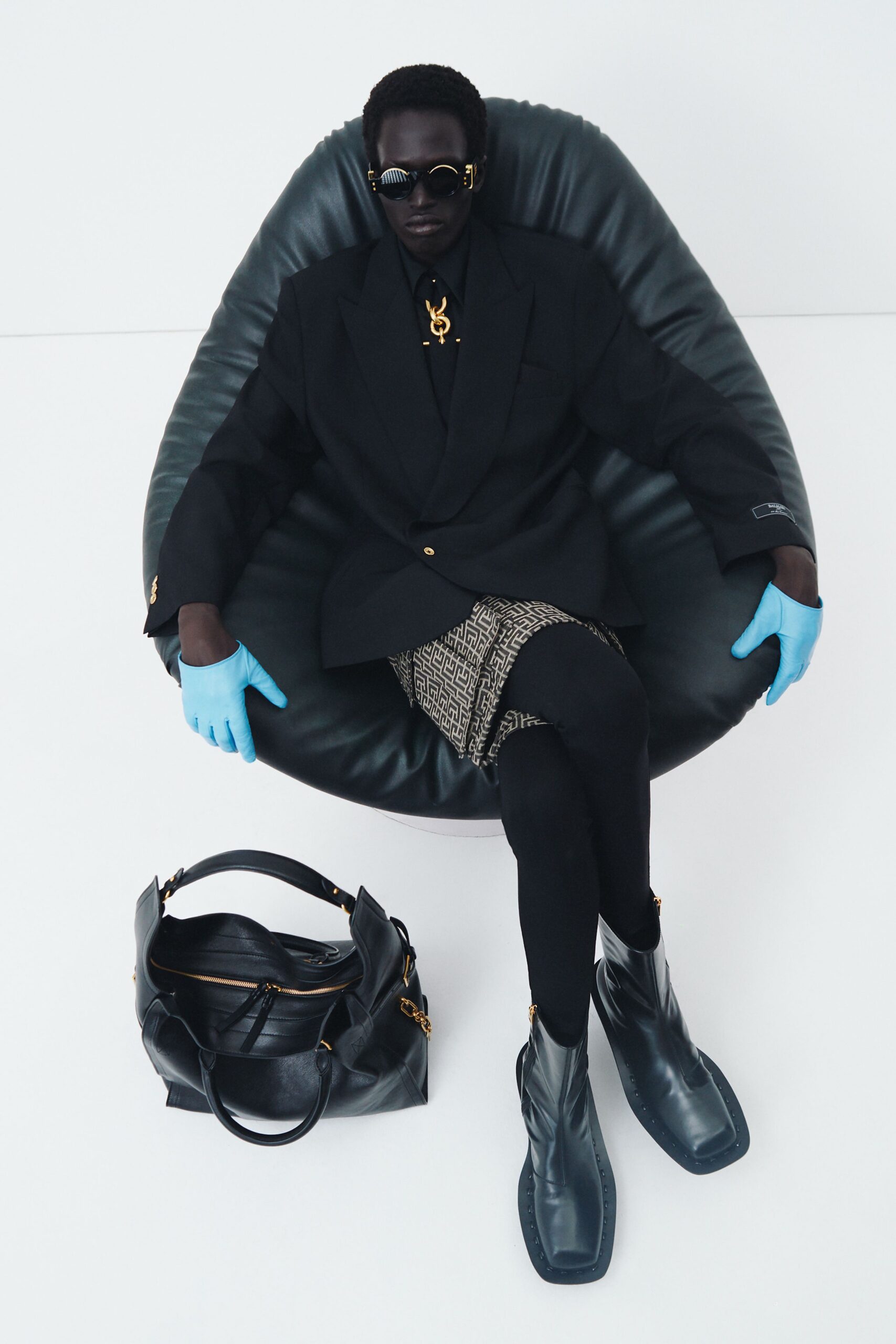 black leather structured pockets zippered shiny bag