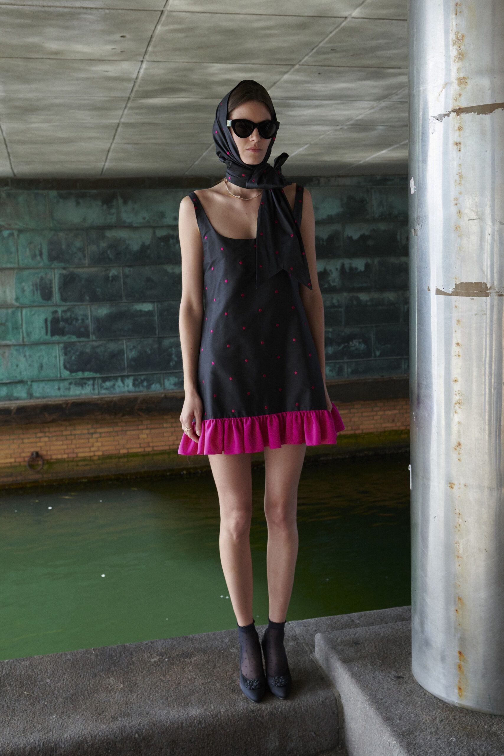 black silk sleeveless scoop-neck relaxed printed ruffled dress