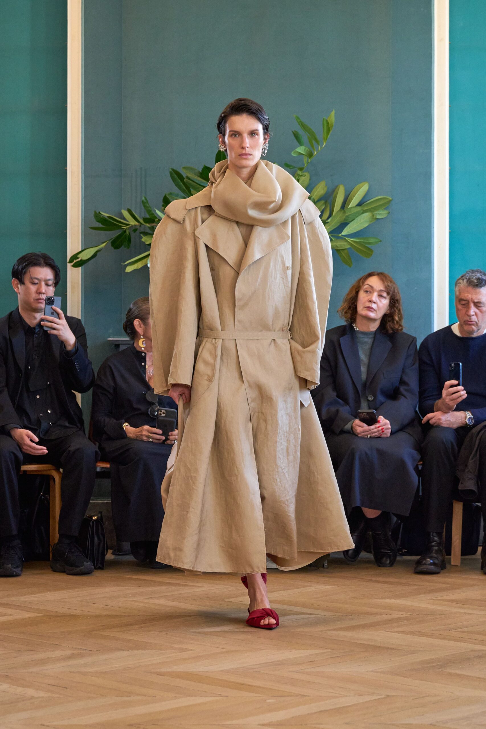 beige relaxed coat with red shoes