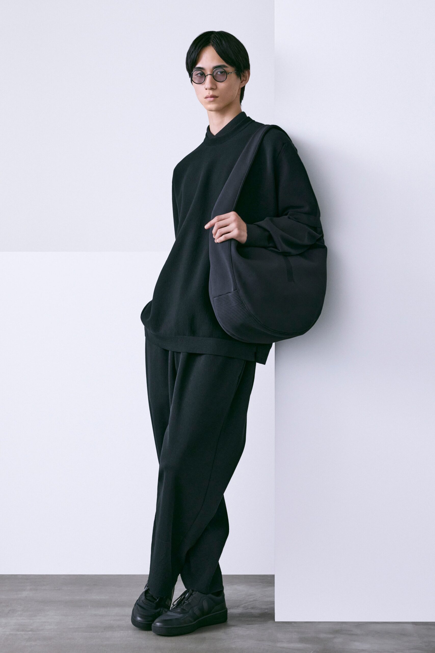 black oversized knit outfit