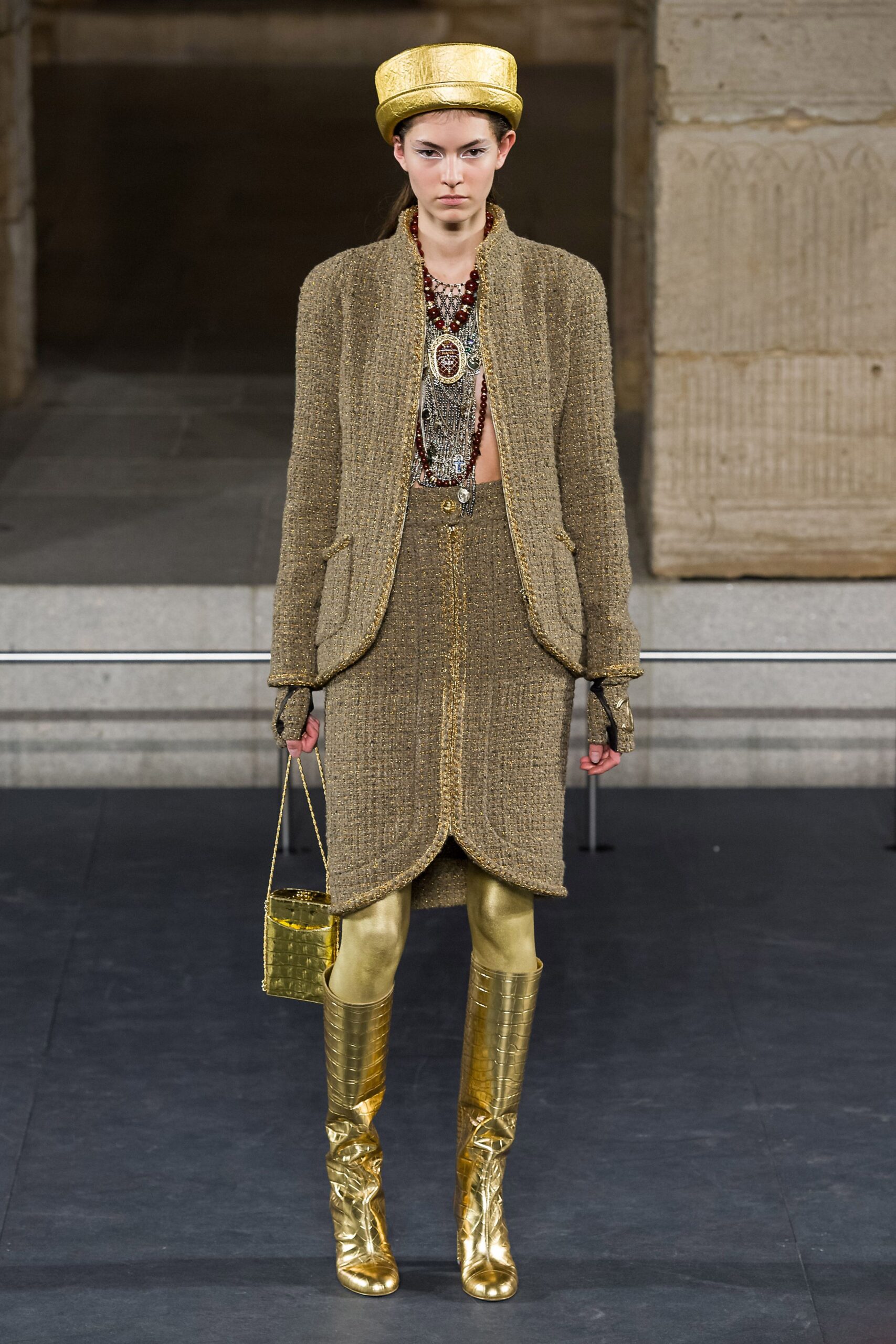 Chanel F/W 19 Look 250