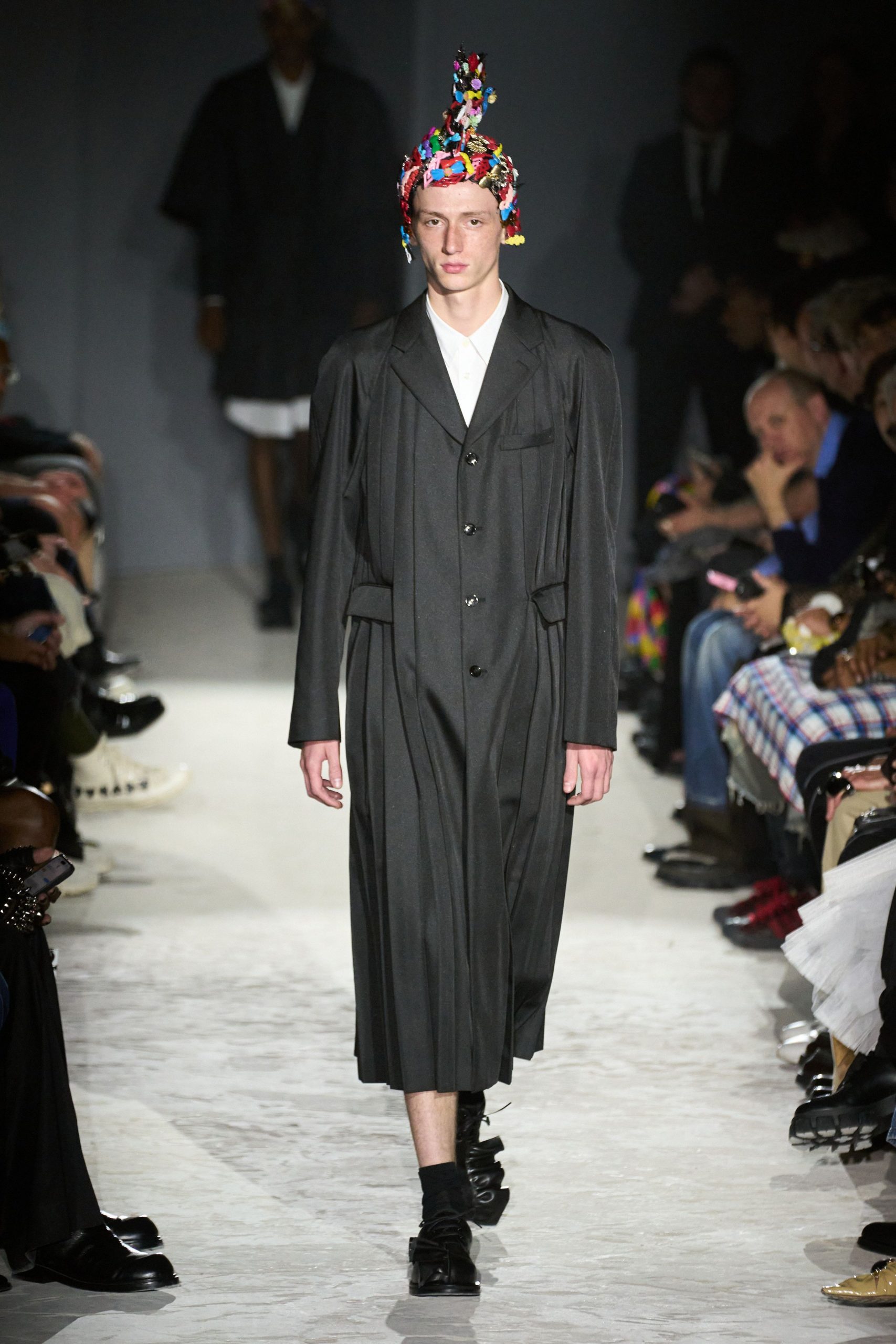 black wool long-sleeve collared relaxed buttoned pleated coat