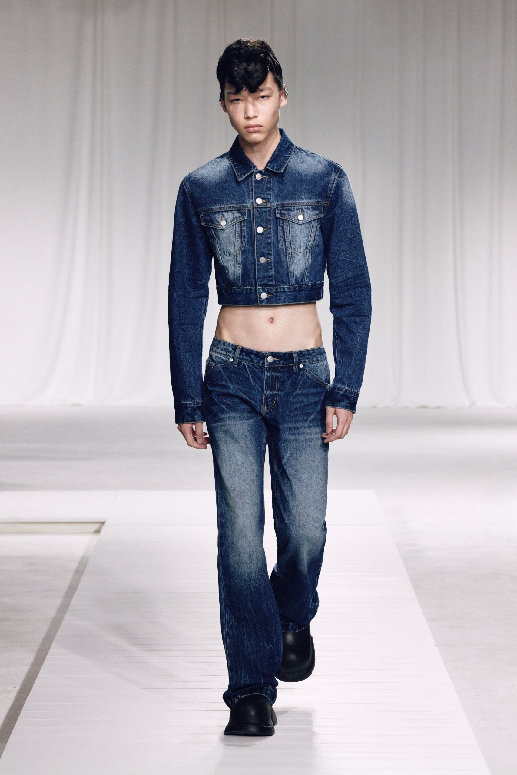 blue denim long-sleeve collared fitted buttoned cropped jacket