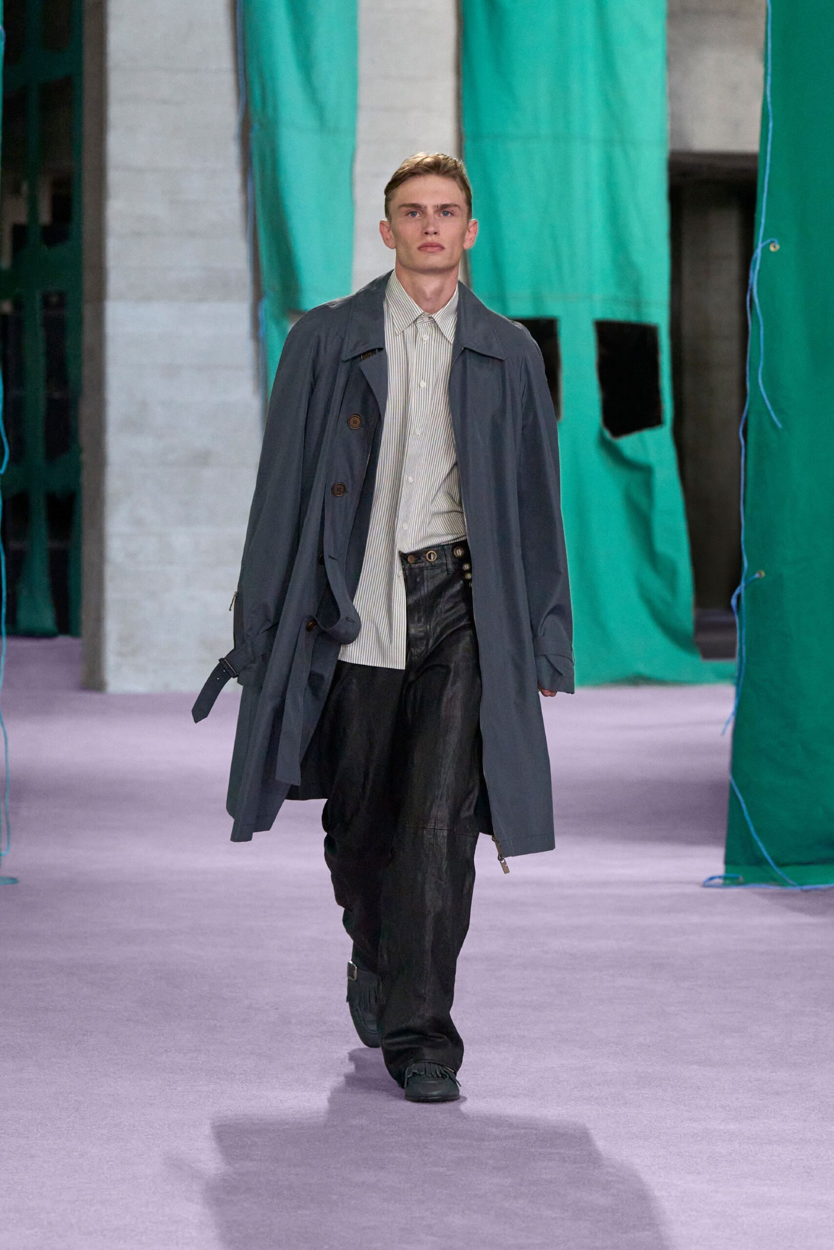 gray cotton long-sleeve collared relaxed buttoned trench