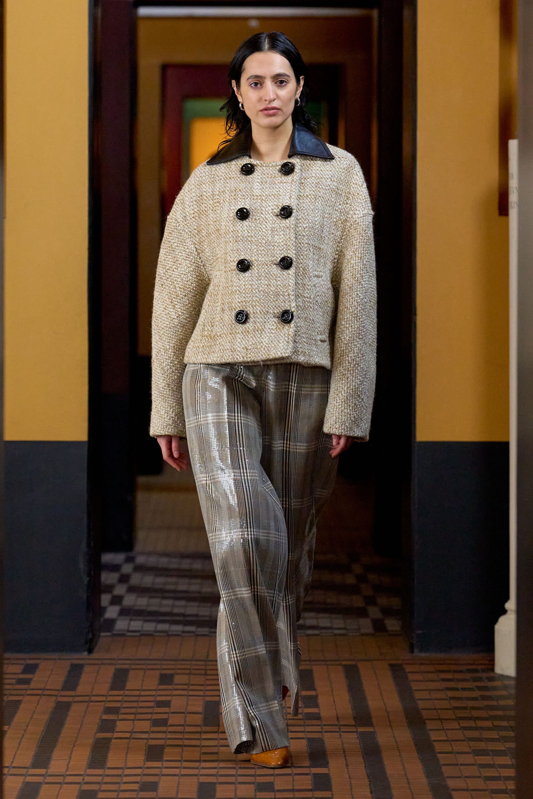 beige tweed long-sleeve collared relaxed buttoned jacket