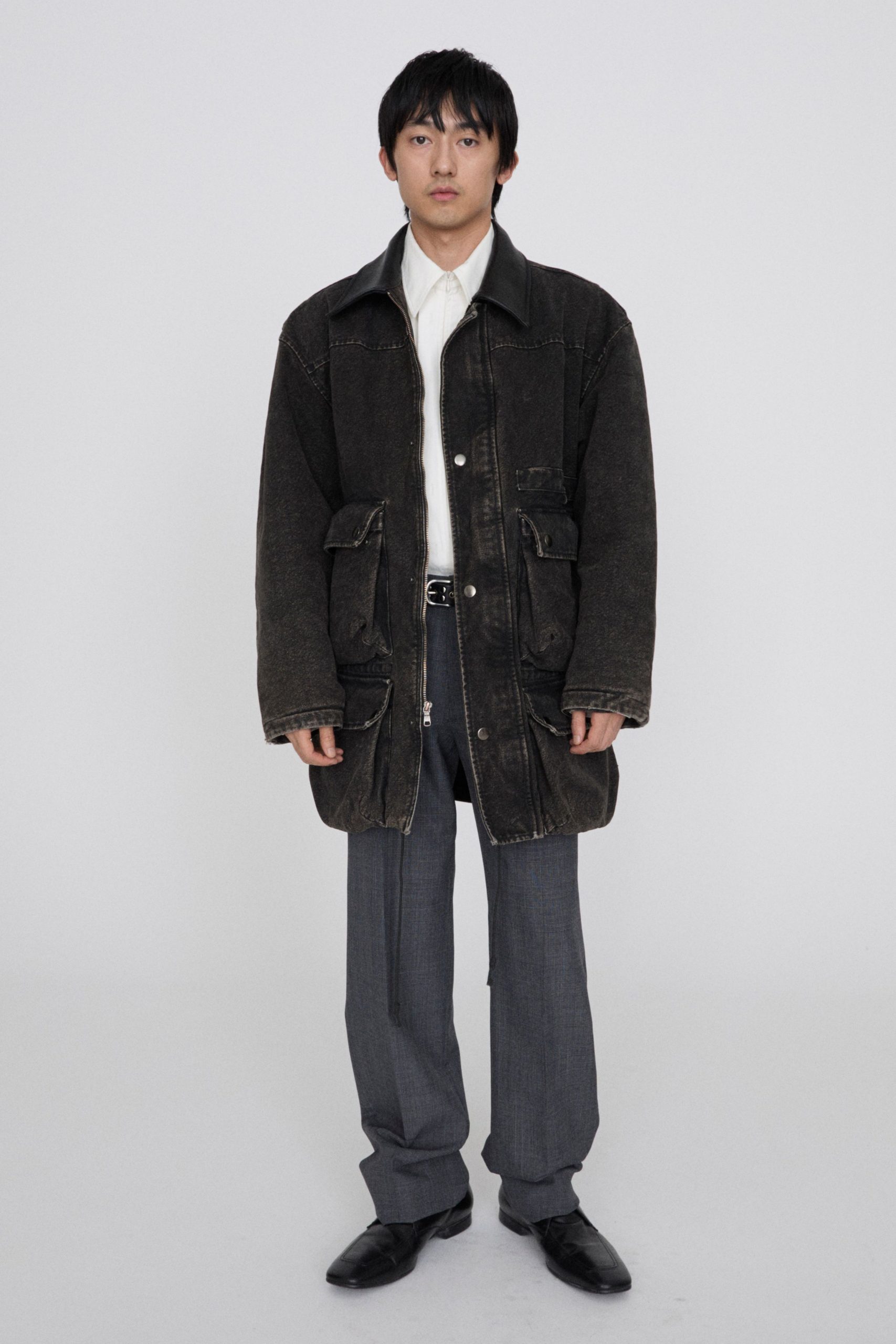 black denim long-sleeve collared oversized buttoned pockets jacket