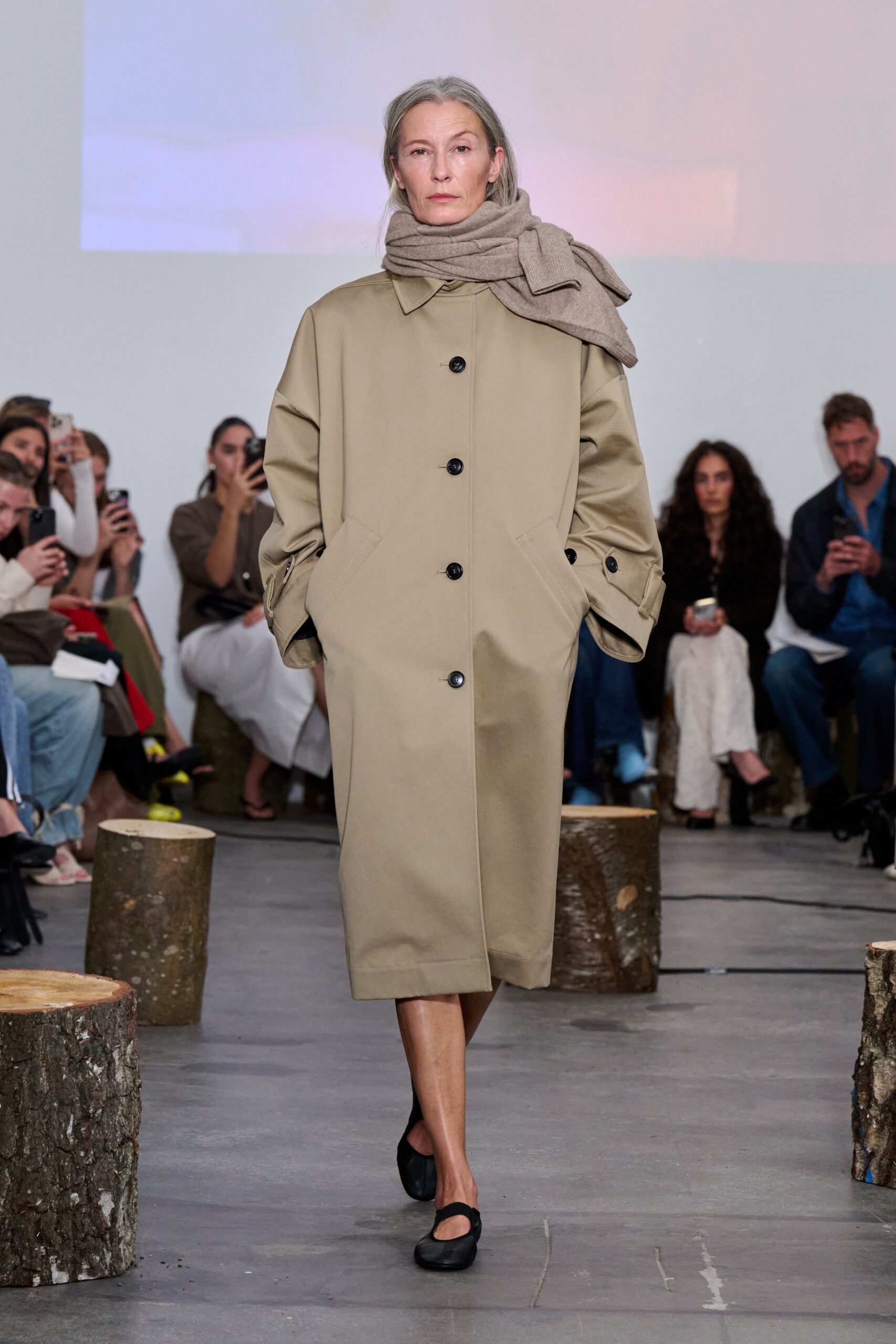 beige cotton long-sleeve collared relaxed buttoned midi coat