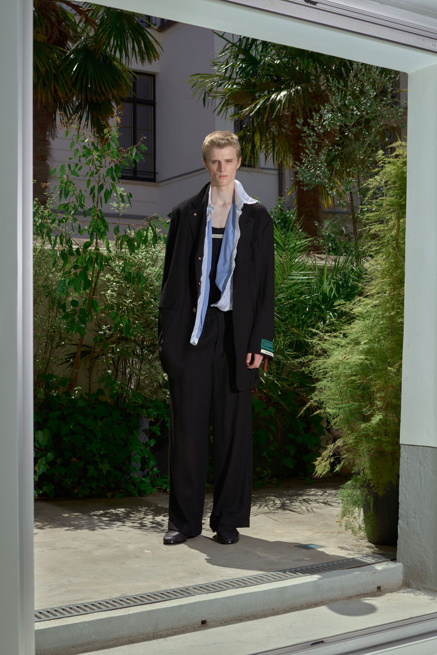 black oversized blazer outfit
